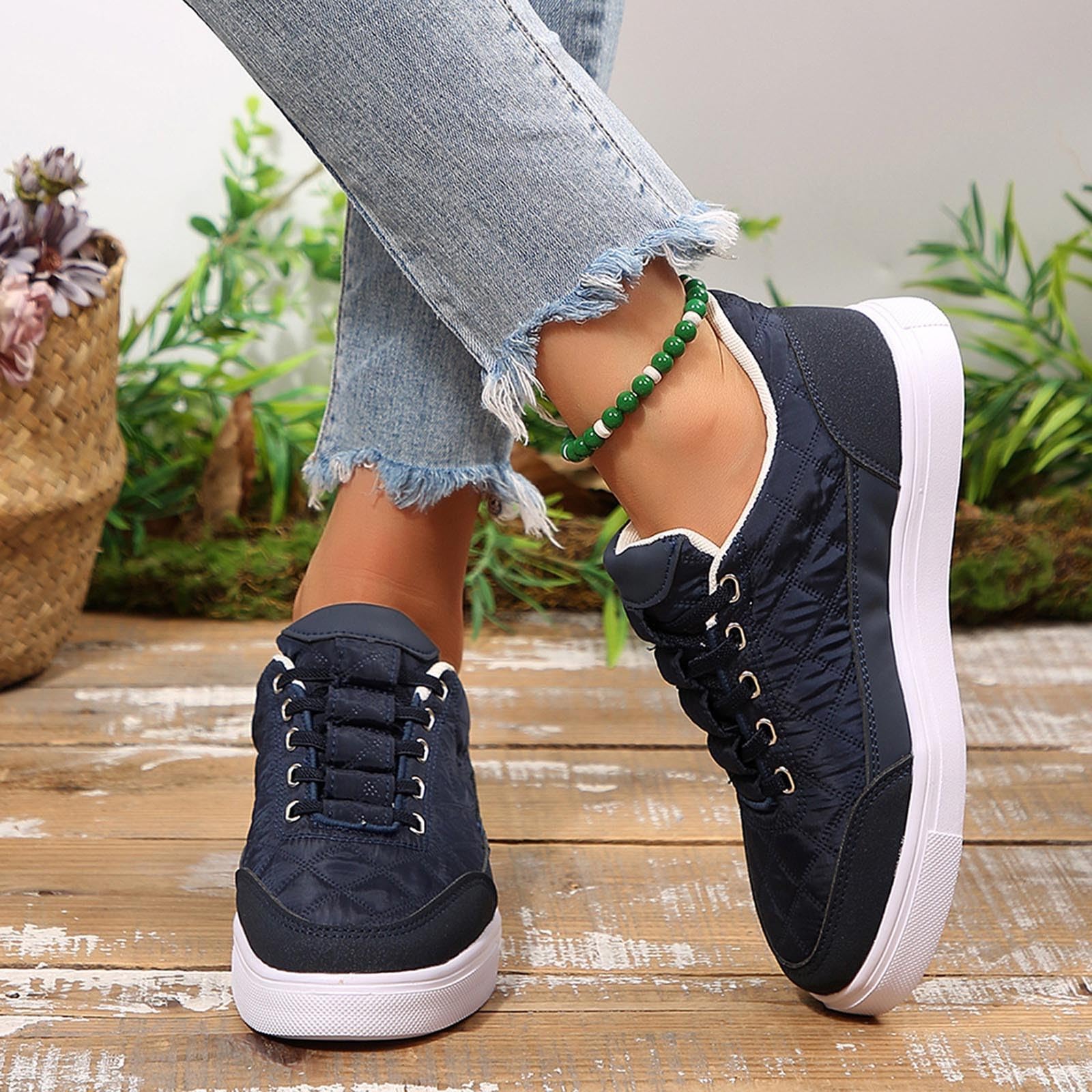 Zapatos Casuales para el día día sin Esfuerzo: Zapatillas Blancas Planas para Mayor Comodidad Estilo Durante Todo el día.