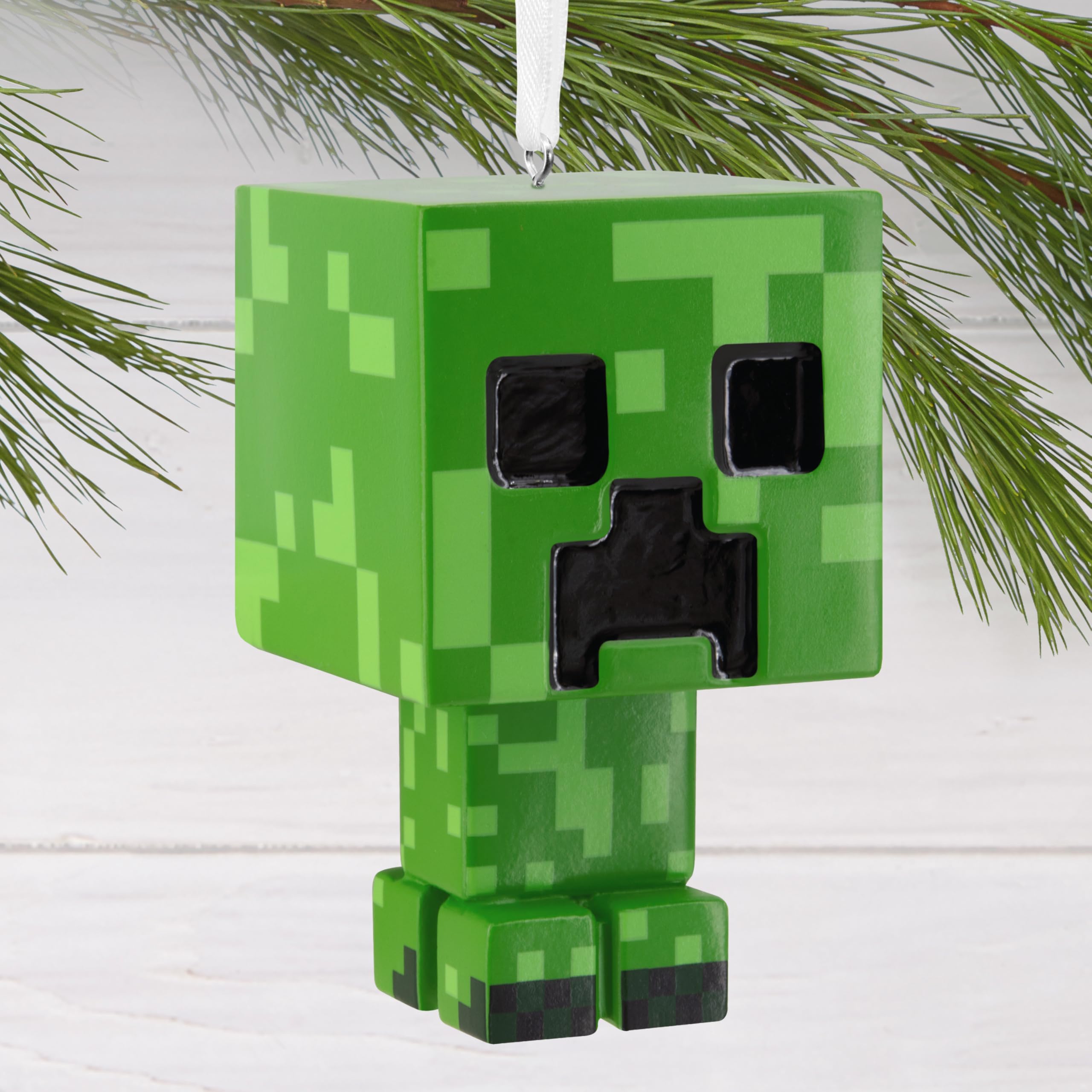 Hallmark マインクラフト　クリスマスオーナメント　クリーパー　POP! Amazon.com: Hallmark Minecraft Creeper Funko POP! Christmas