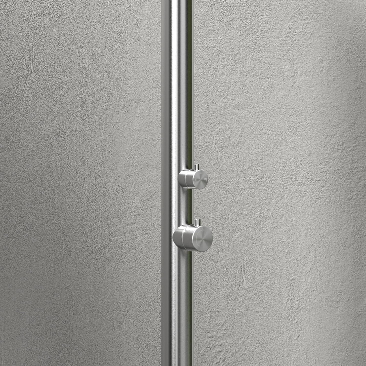 Sined Quartu Douche Dexterieur En Inox 316l Avec Douche De Tête Et Lavepieds h 2289 Cm Inox Attaches Dissimulees a La Base