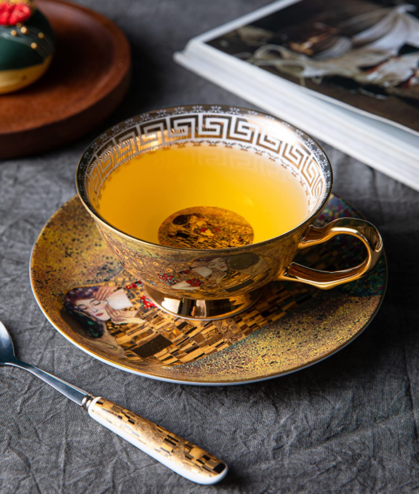 Set di tazze e piattini da caffè in ceramica Klimt Kiss Set di tazze da caffè e piattini in ceramica Klimt piatto per tazza di succo di latte regalo di compleanno per ufficio e casa