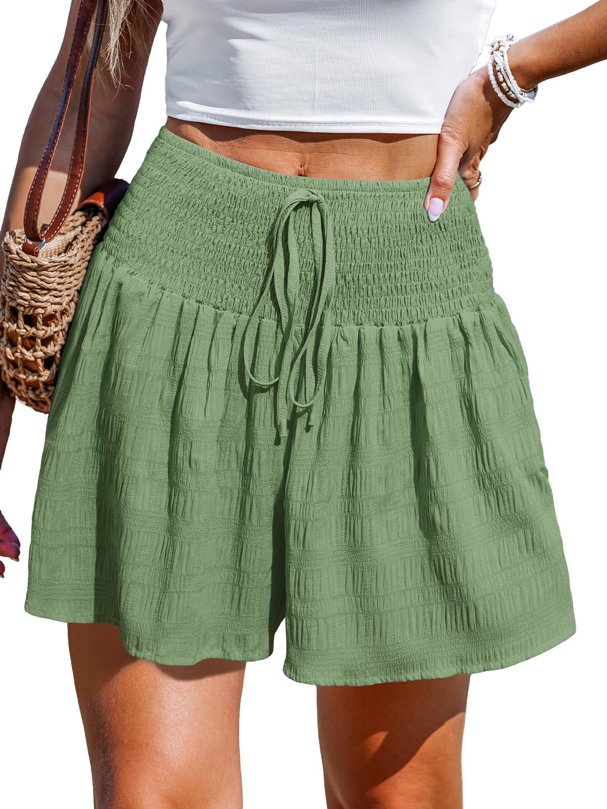 CUPSHE Pantaloncini casual da donna a vita alta con punto smock, copricostume da bagno a gamba larga, pantaloncini estivi da spiaggia