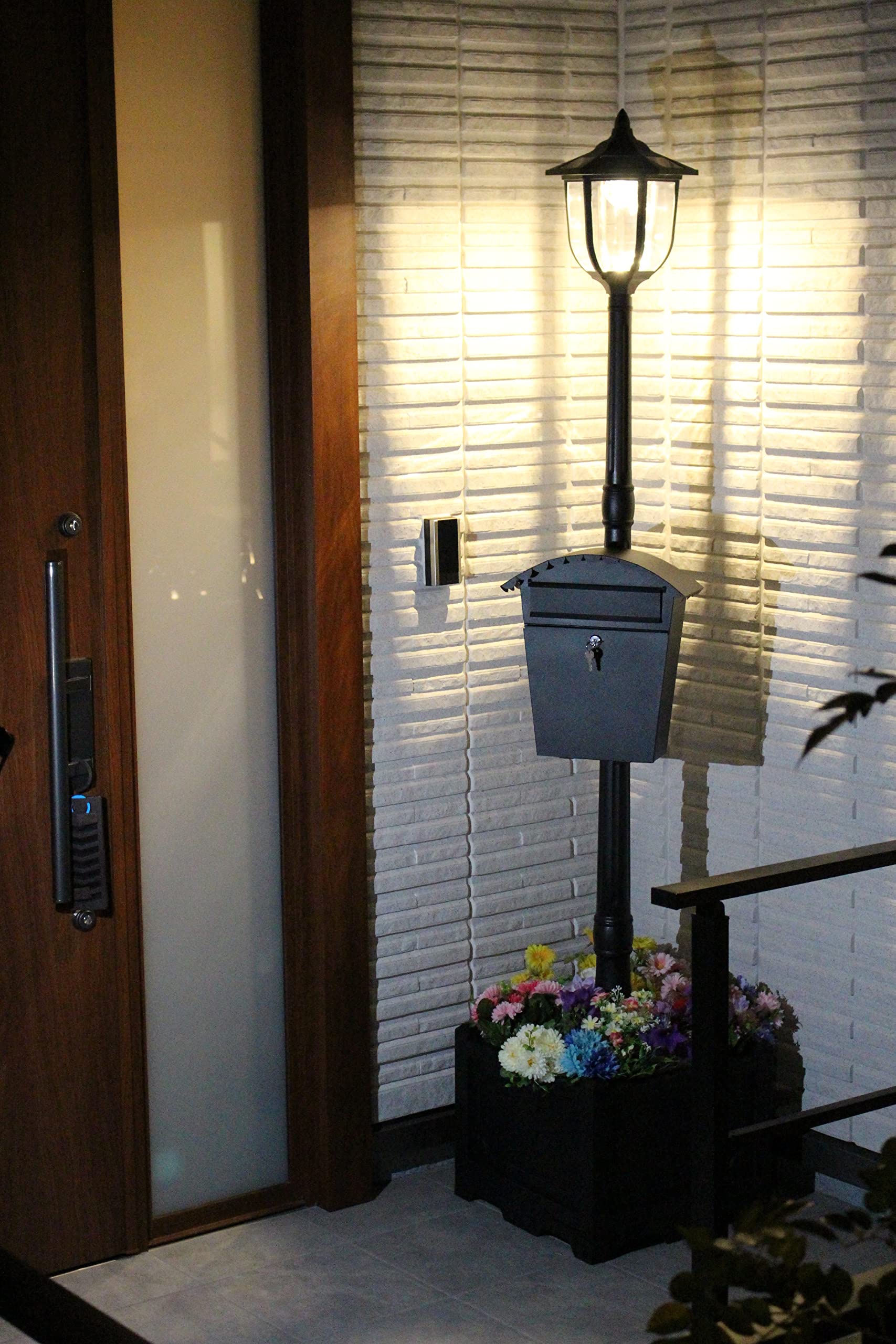 【特価セール】リビングアウト(Living Out) プランター付きソーラーライ Amazon | リビングアウト(Living Out) ソーラー街灯 プランター