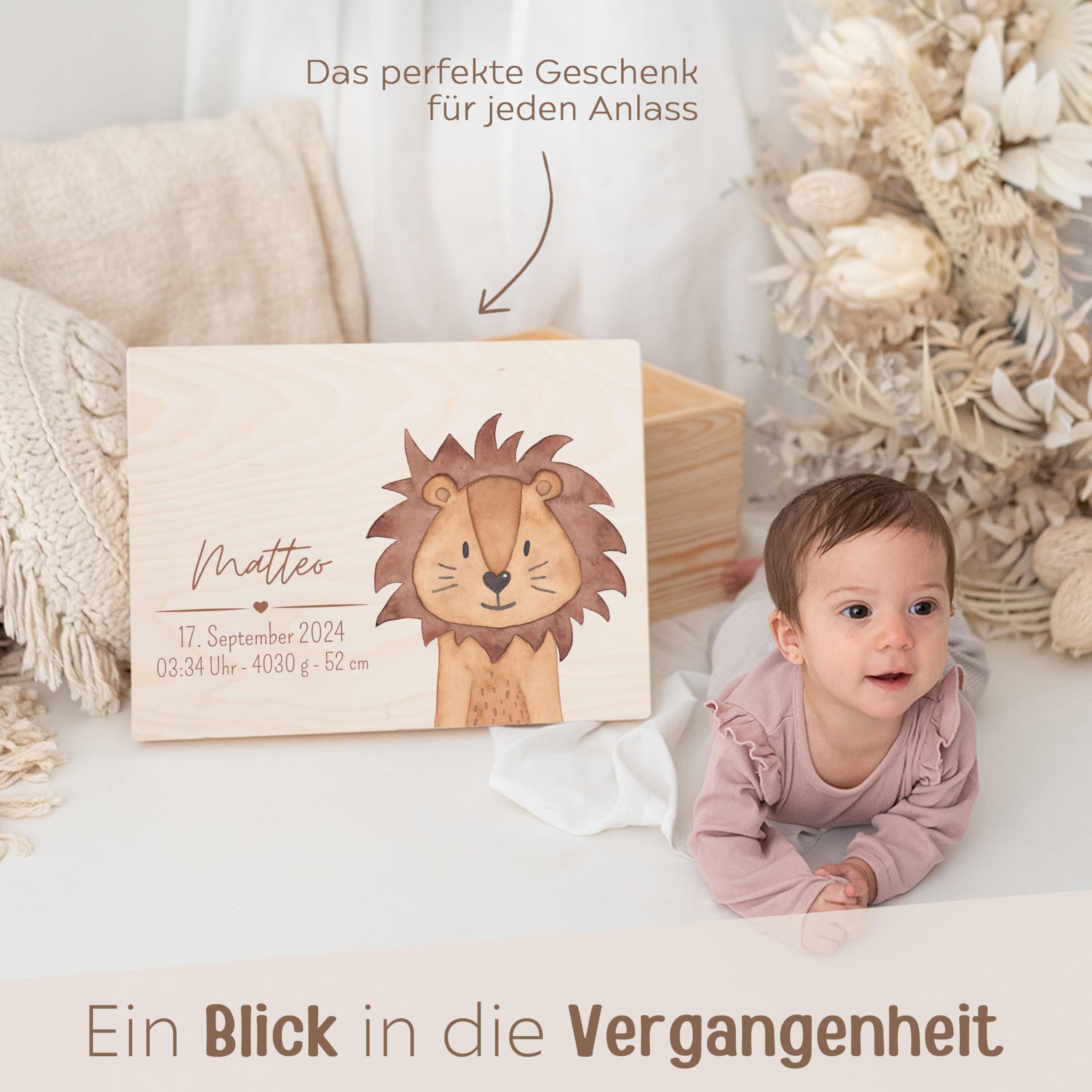 wunderwunsch - Personalisierte Erinnerungskiste Baby mit Spezial-Druck - Baby Erinnerungsbox - Erinnerungskisten aus Holz - Geschenk zur Geburt (Löwe, M flach-Klappdeckel)