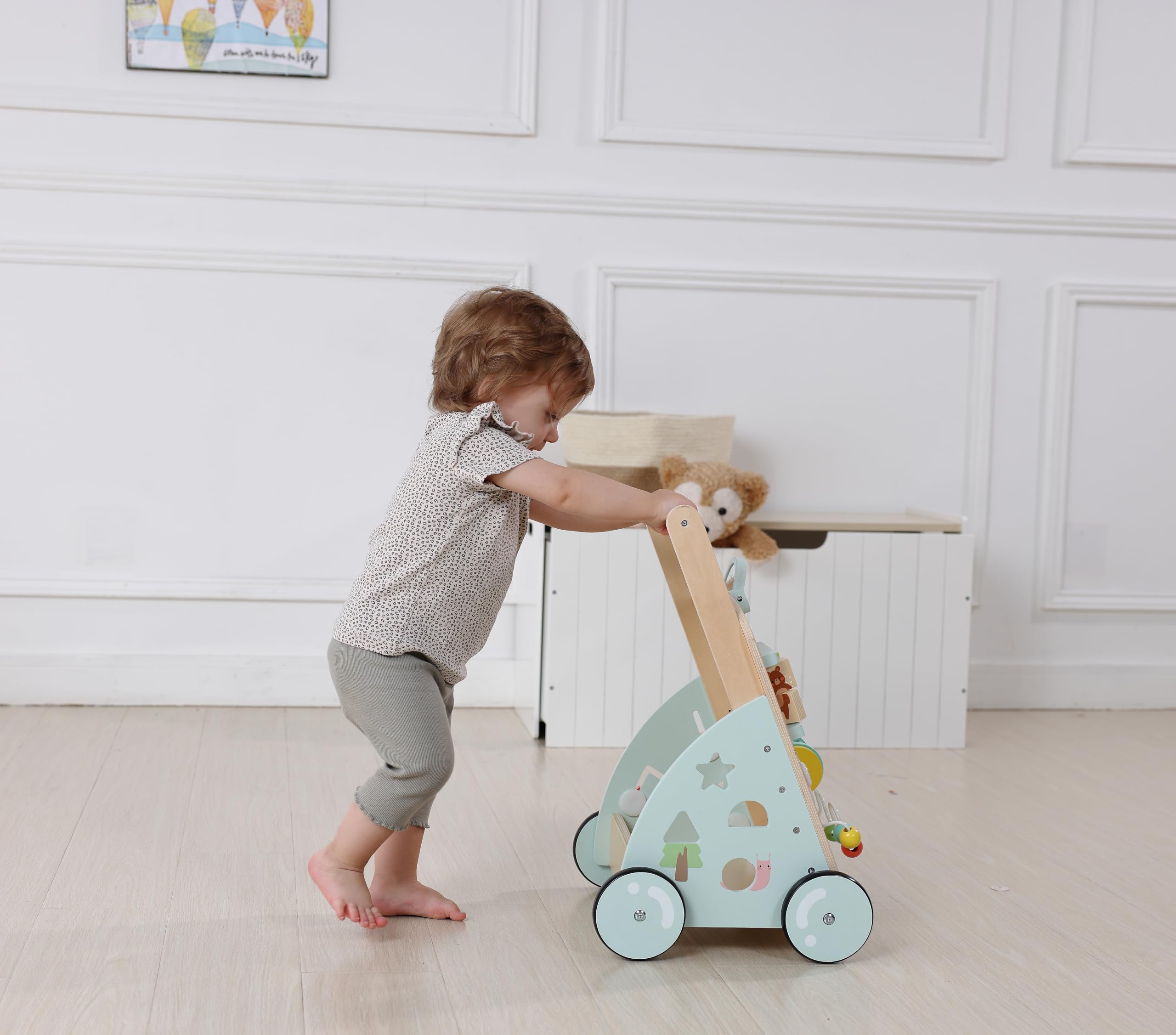 Bayer Chic 2000 Lauflernwagen Holz | Activity-Walker mit Motorikspielzeug | Stabiler Holz-Lauflernwagen mit bunten Motorikspielen, Xylophon & Formensortierer. Activity-Walker für erste Schritte.
