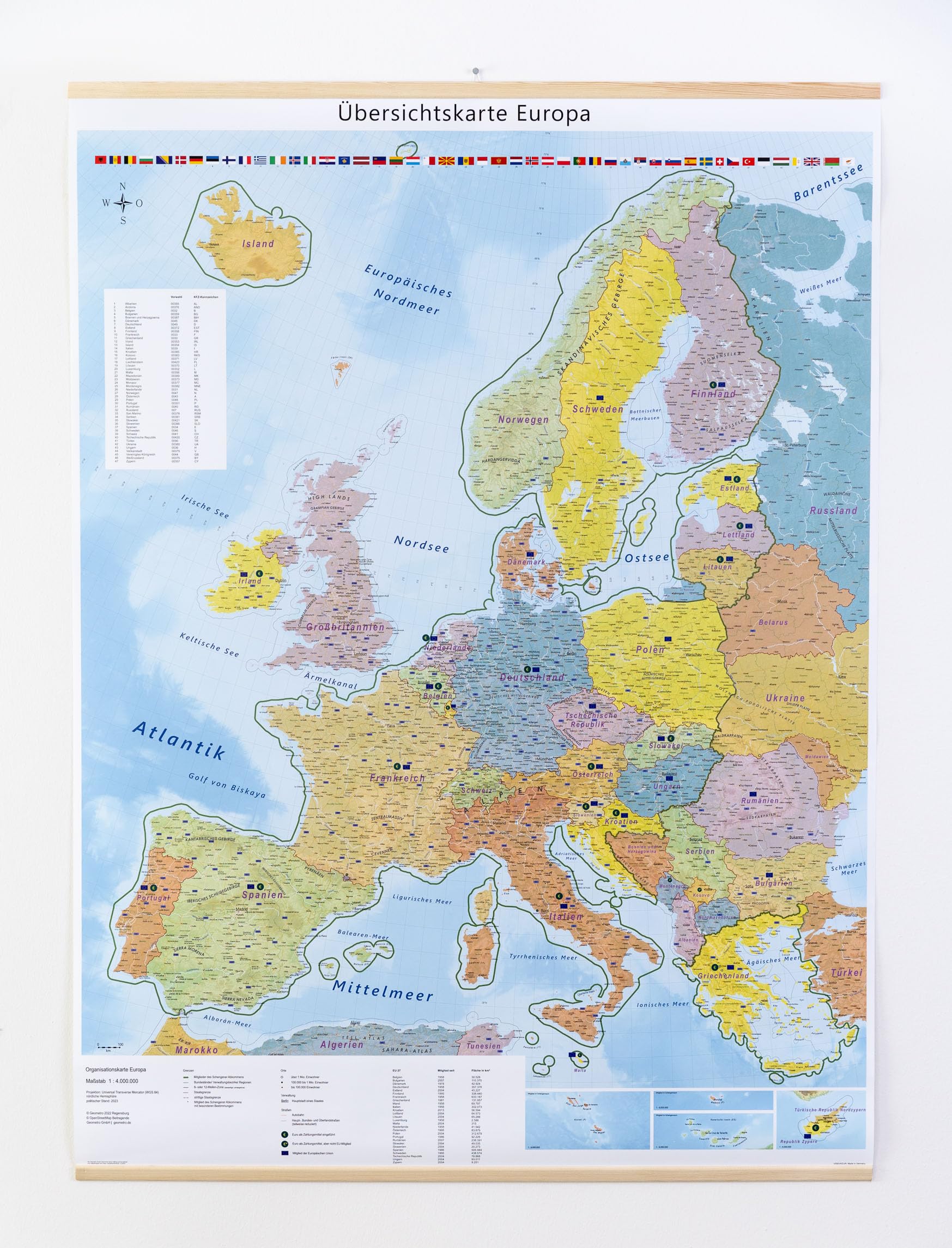 GeoMetro Europakarte mit Laminierung und Holzleisten zum Aufhängen, 90 x 123 cm, deutsche Version, reißfest, 2025