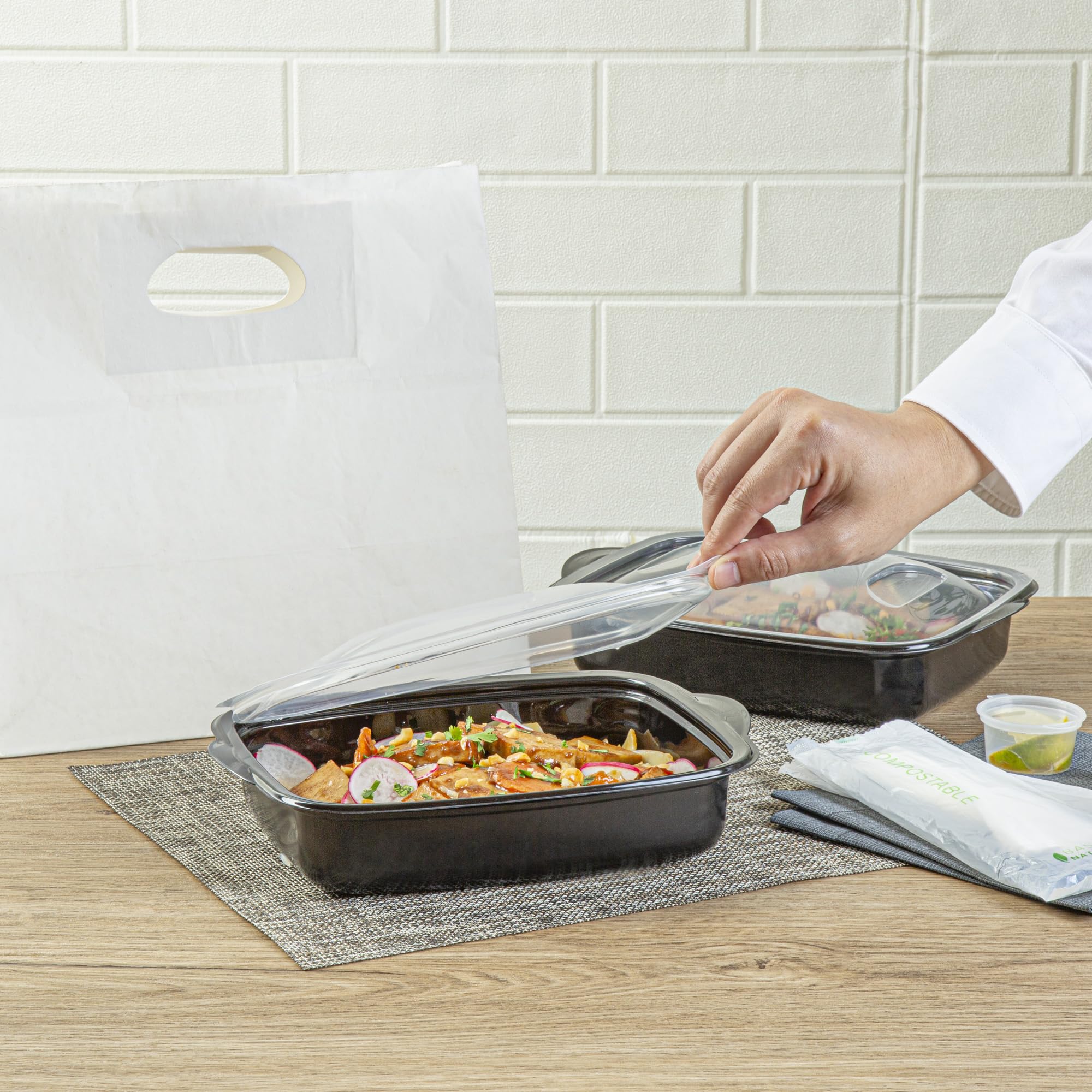 Restaurantware -RW Base Lebensmittelbehälter, rechteckig, Einweg-Salatbehälter, mikrowellengeeignet, mit transparentem Deckel, schwarze Kunststoff-Lebensmittelbehälter, 3 Fächer, für Cafés, 50 Stück