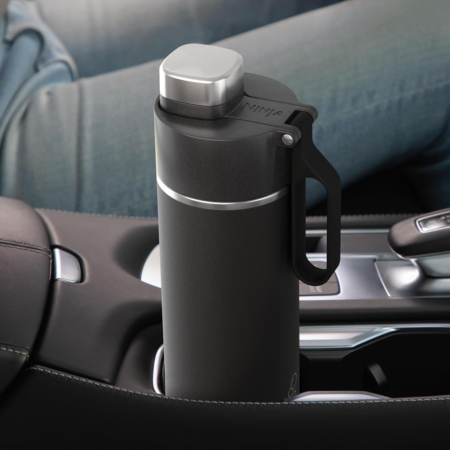 Ninja Thirsti Water Bottle and Flask 700 ML with Leak-Proof Lid, Designed for Carbonated, Hot & Cold Drinks, Ideal for Travel & Sports, Triple Insulated, Stainless Steel Bottle, Black, DW2401EUUKBK
