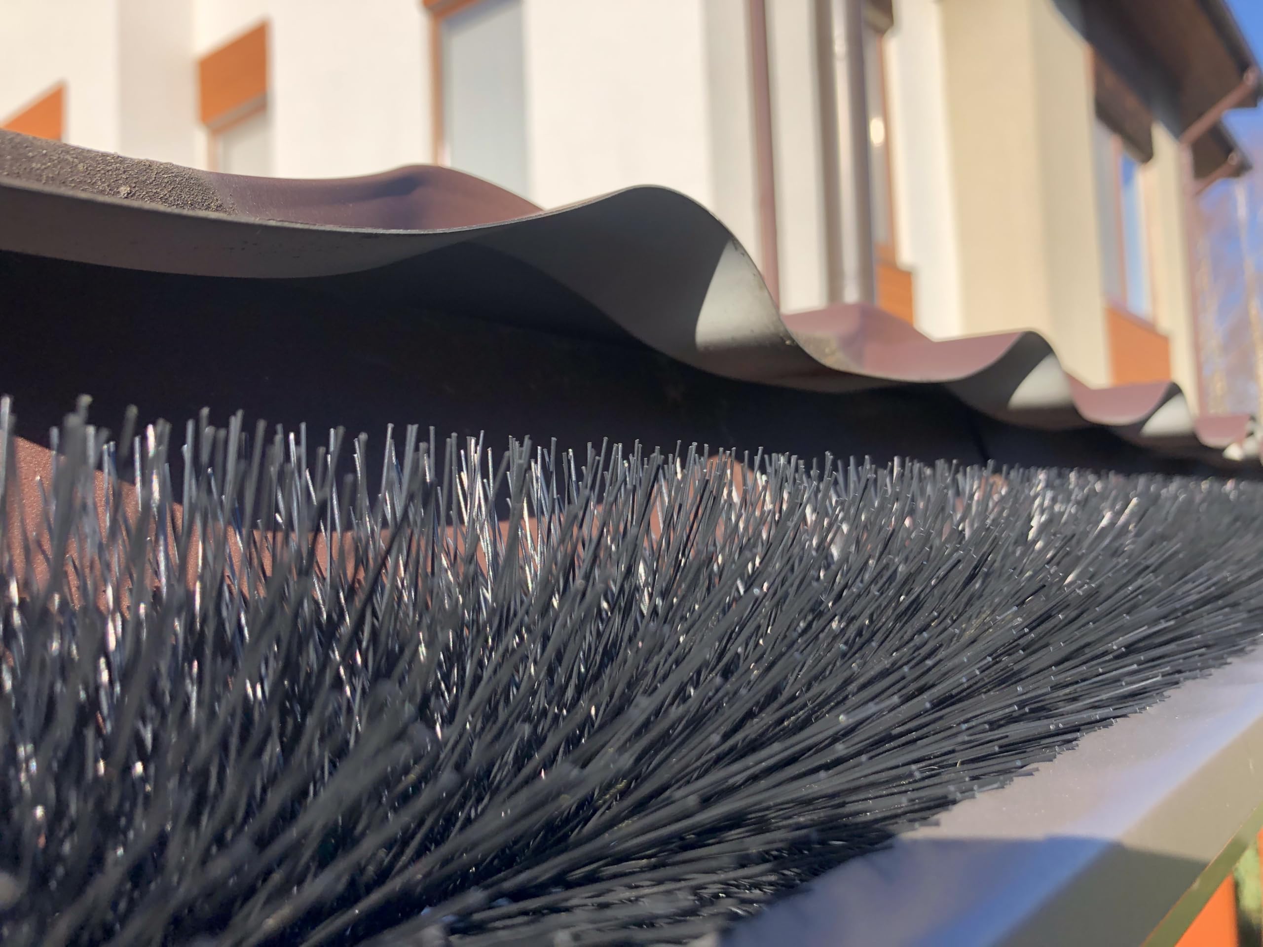Spazzole per Grondaia e Pannelli Solari Ø8 cm, 24m (20x120 cm) | Filo Zincato con Ganci | Protezione da Foglie e Martore | Facili da Installare | Resistente ai Raggi UV