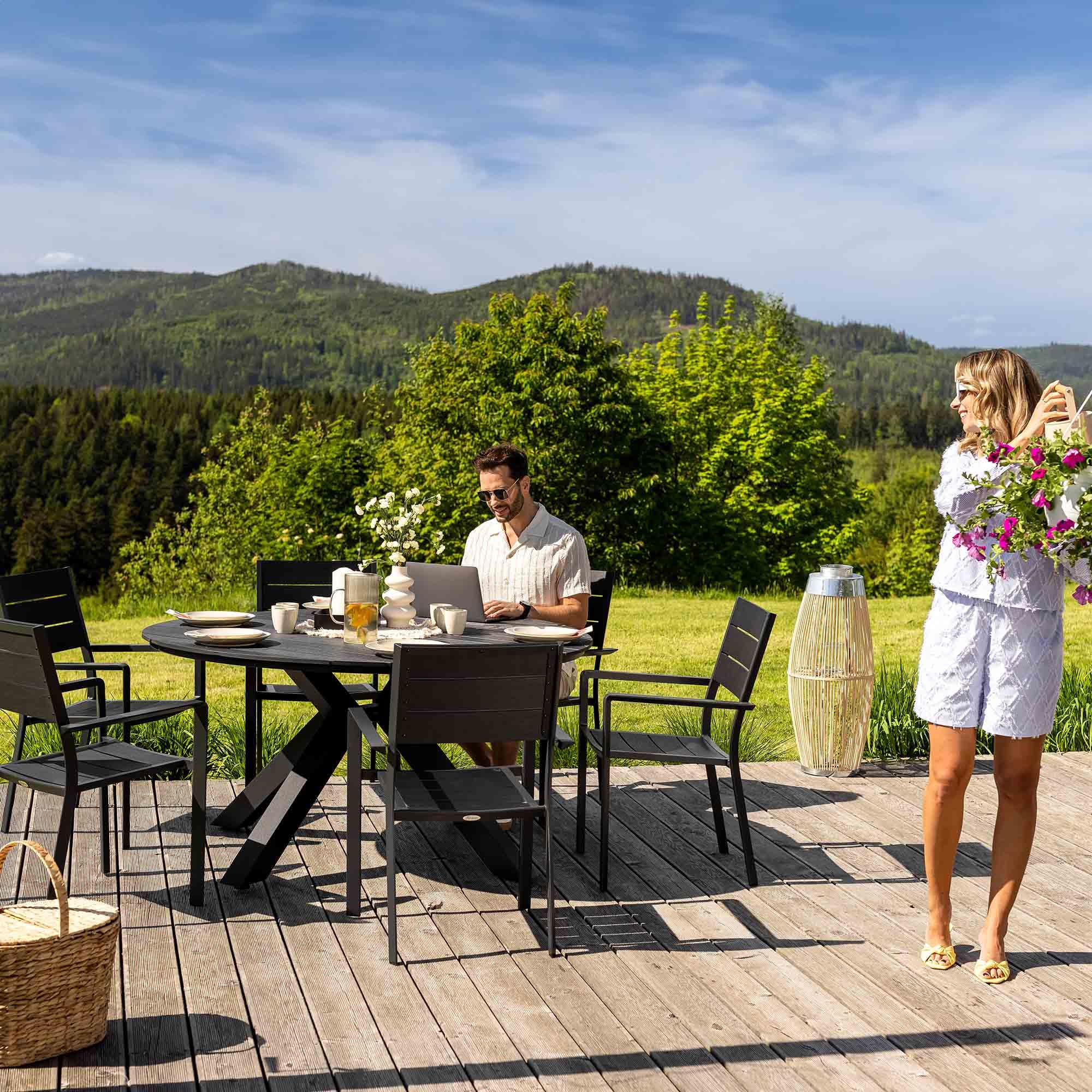di volio Gartentisch Ravello 150 cm rund aus Aluminium Holzoptik wetterfest | 8 Personen, Nivellierfüße, X-Gestell, UV-beständig, pflegeleicht, leicht, Terrasse, Familienfeste
