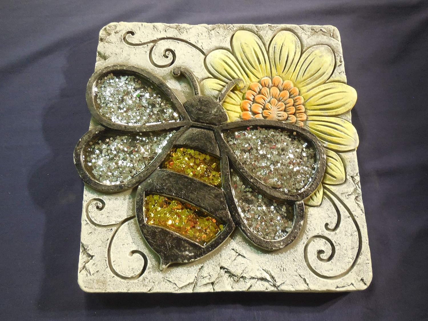 Bumble Bee with Sunflower Plastic Craft Mold use with Concrete for Making into Stepping Stones 1305