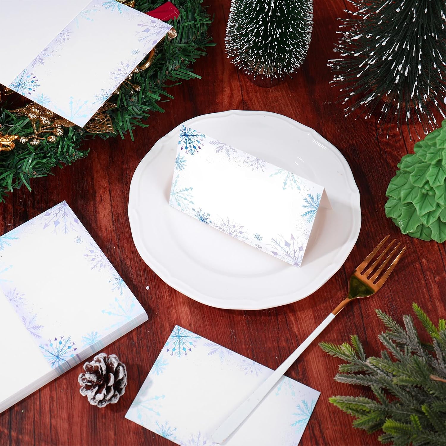 100Pcs Christmas Place Cards Tented Cards Winter Blue Purple Snowflake Seating Cards for Wedding Bridal Shower Party Table Setting