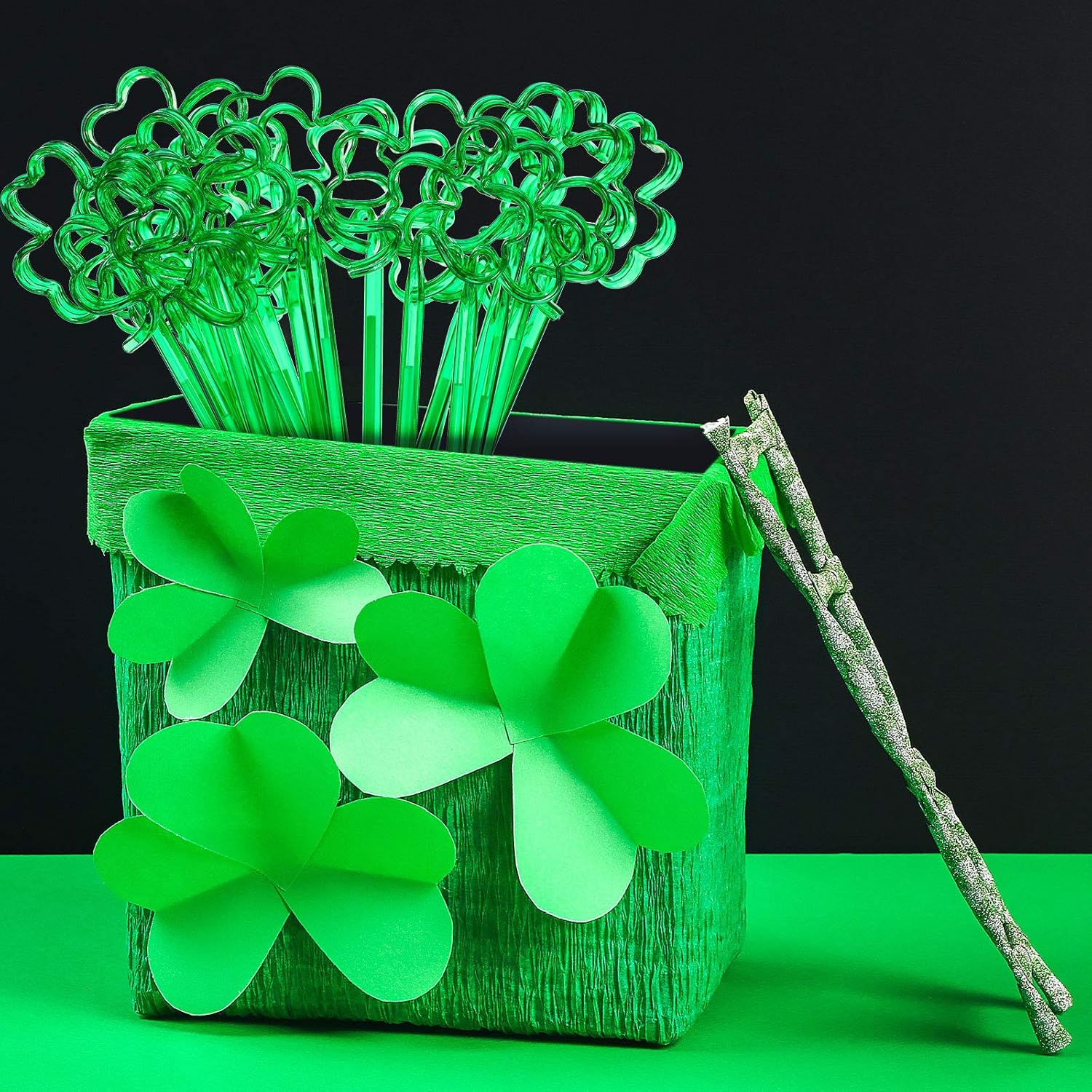 Zonon 72 Pieces St Patrick's Day Pens Cute Shamrock Green Rollerball 0.5 mm Black Gel Ink Ballpoint Pen for School Boys and Girls St Patrick's Day Party Favor Office Supplies
