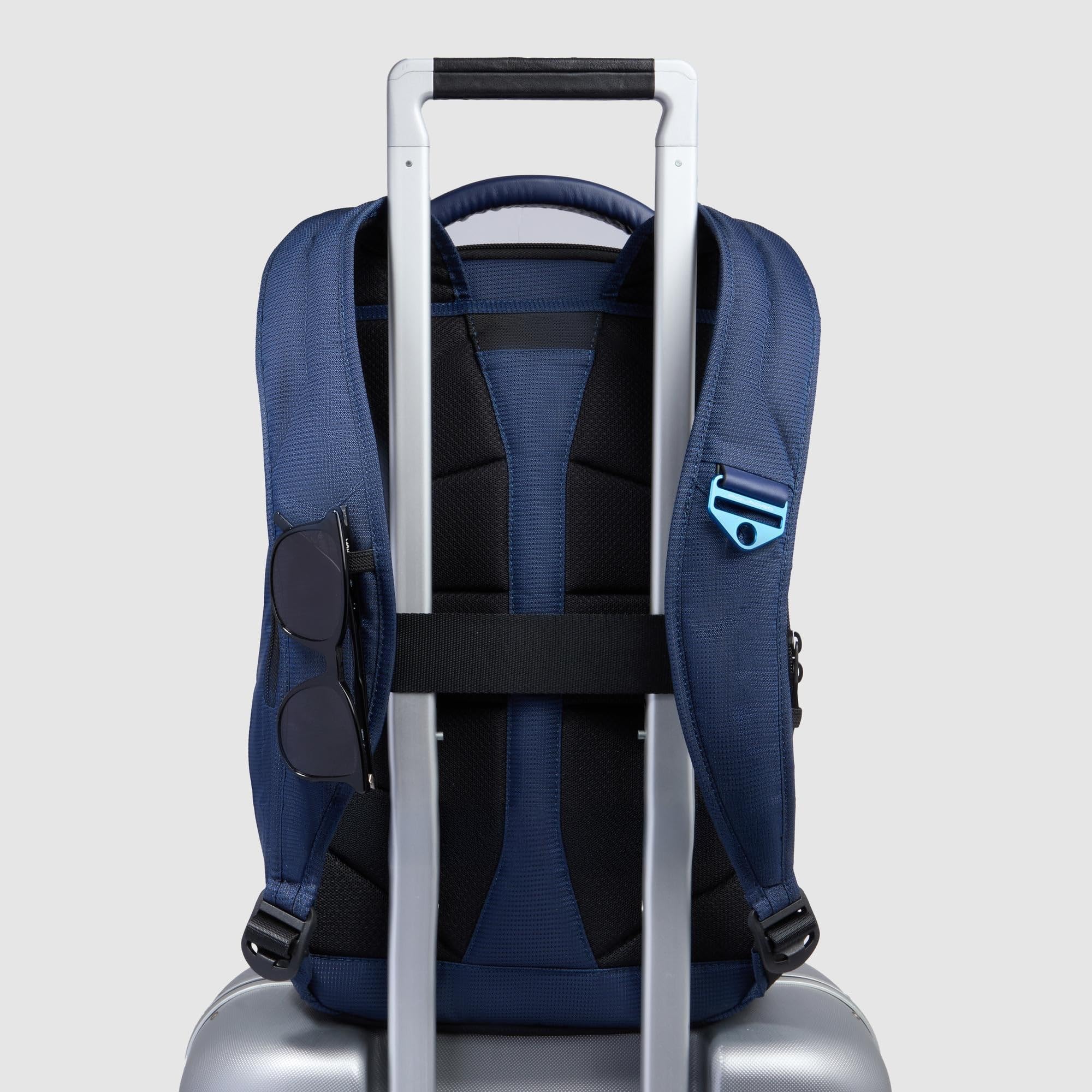 PIQUADRO Zaino da viaggio porta pc 14" | Aggancio per Trolley, Spallacci imbottiti, Vani organizzati, Sostenibile, Ufficio, Uso quotidiano