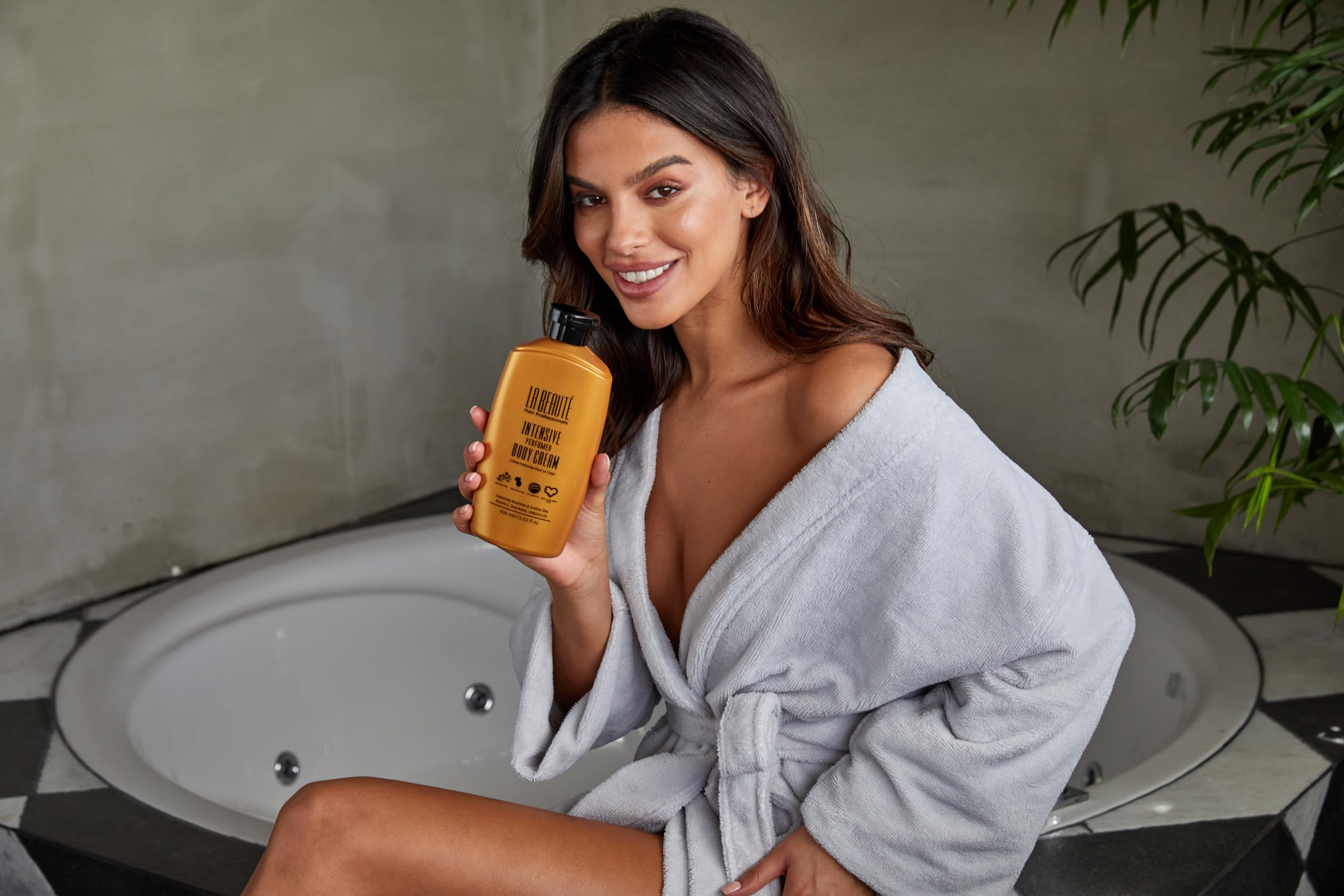 La Beauté Crème de Corps Intensive Hydratante, 400 ml, à la Kératine Végétale et Argan, Parfum Mûre, Bergamote et Citron Vert