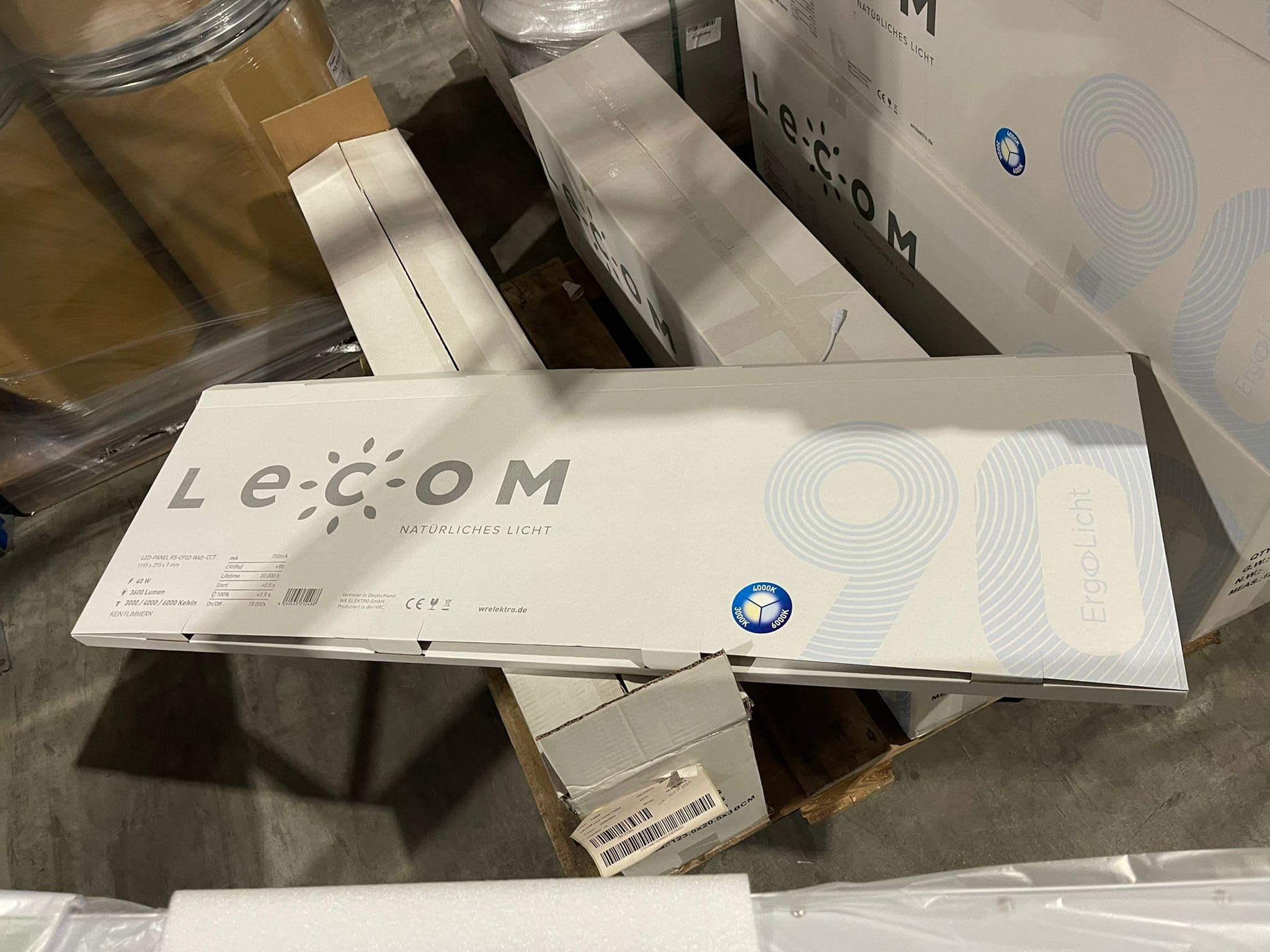 LECOM LED Panel 120x30 Dimmbar 3000-6000K CRI90 Fernbedienung Aufbaurahmen | LED Deckenleuchte Aufputz. Natürliche Farben dank CRI90 für Verkaufsräume, Bibliotheken, Schulungsräume, Besprechungsräume.
