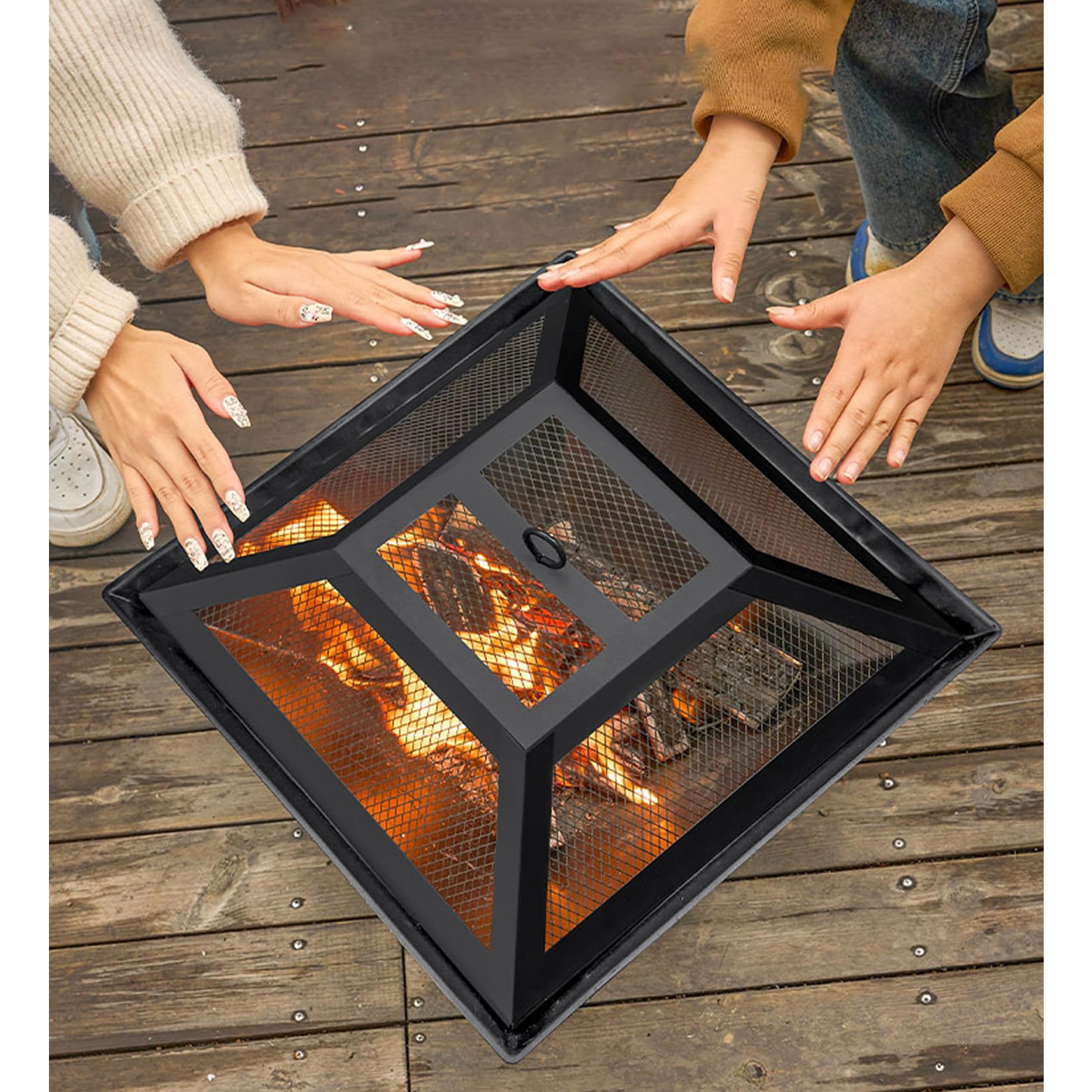 Camino Del Carbone Di Legna Fotografia Stock - Immagine Di Cilindro