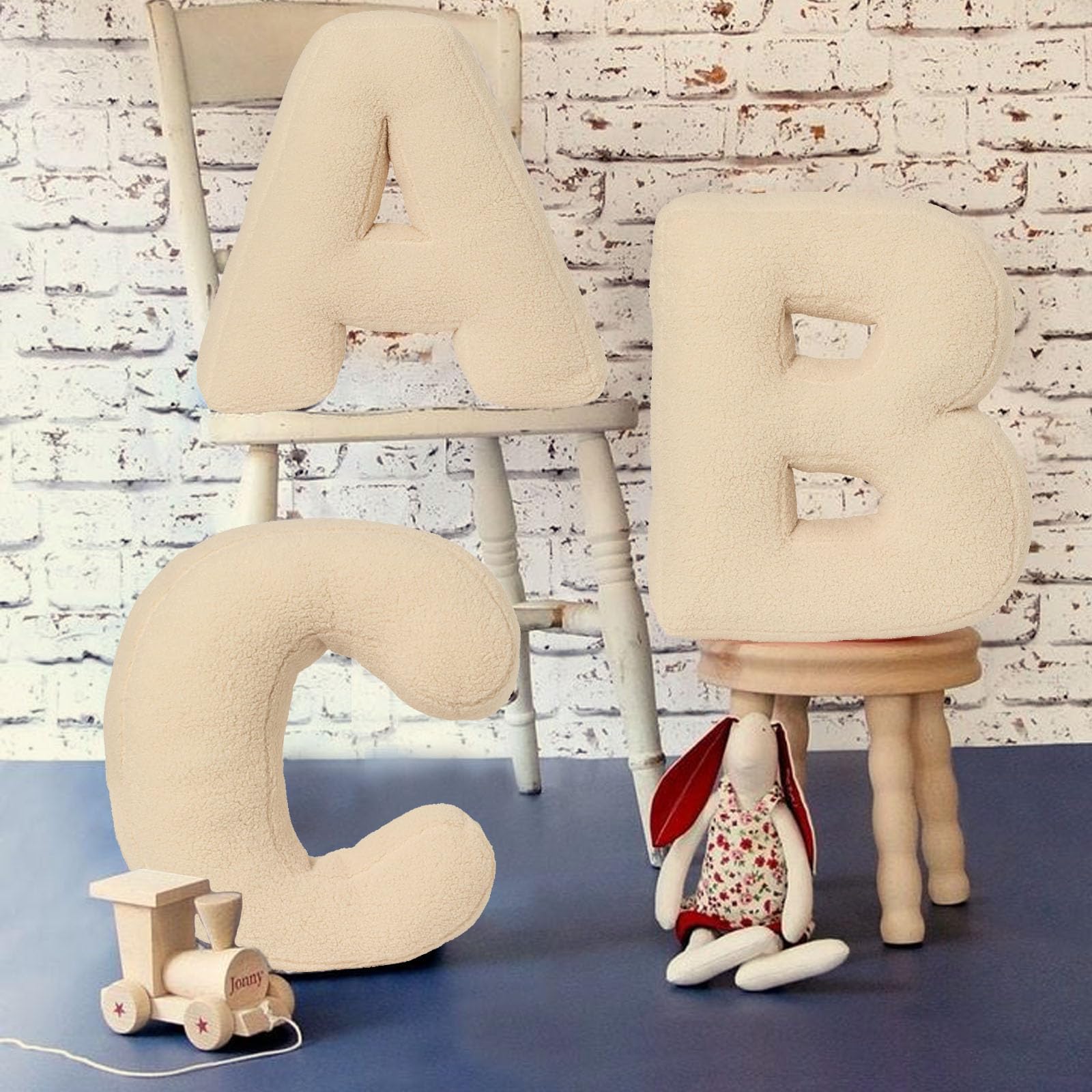 Buchstabekissen, Kissen als Buchstaben, Waschbar Langlebig Buchstabe Kissen, Kuschelkissen Kinder Buchstabeform Dekokissen Kopfkissen Zierkissen, Kuschelige Kissen Buchstaben (J,40x35x10 cm)