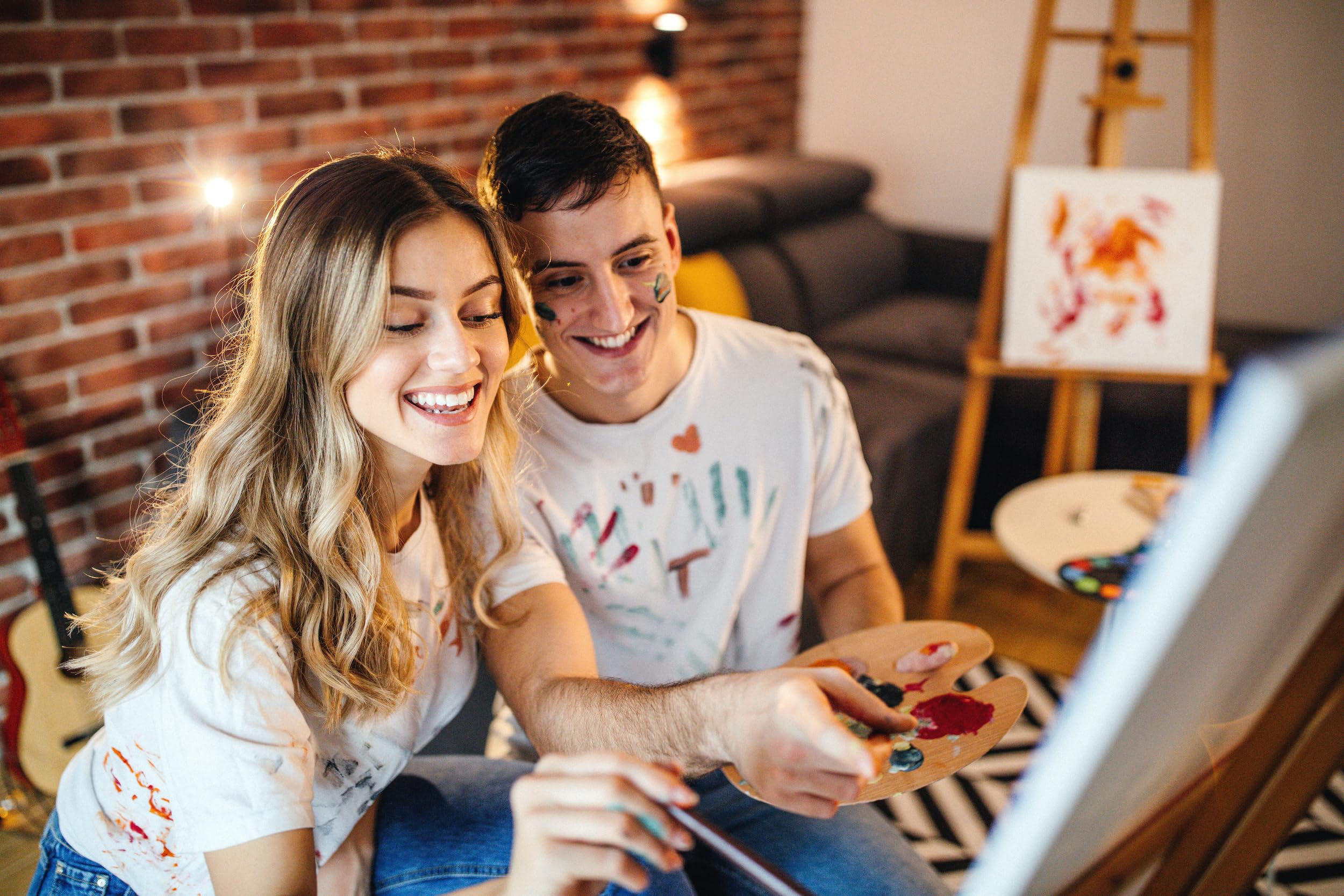 Artnova Malset für 2 Personen – DIY Set mit 2 Leinwänden, Staffeleien, Pinseln, Paletten, Acrylfarben und Anleitung, ideal für Porträts, kreatives Geschenk für Partner, Freunde oder Anfänger