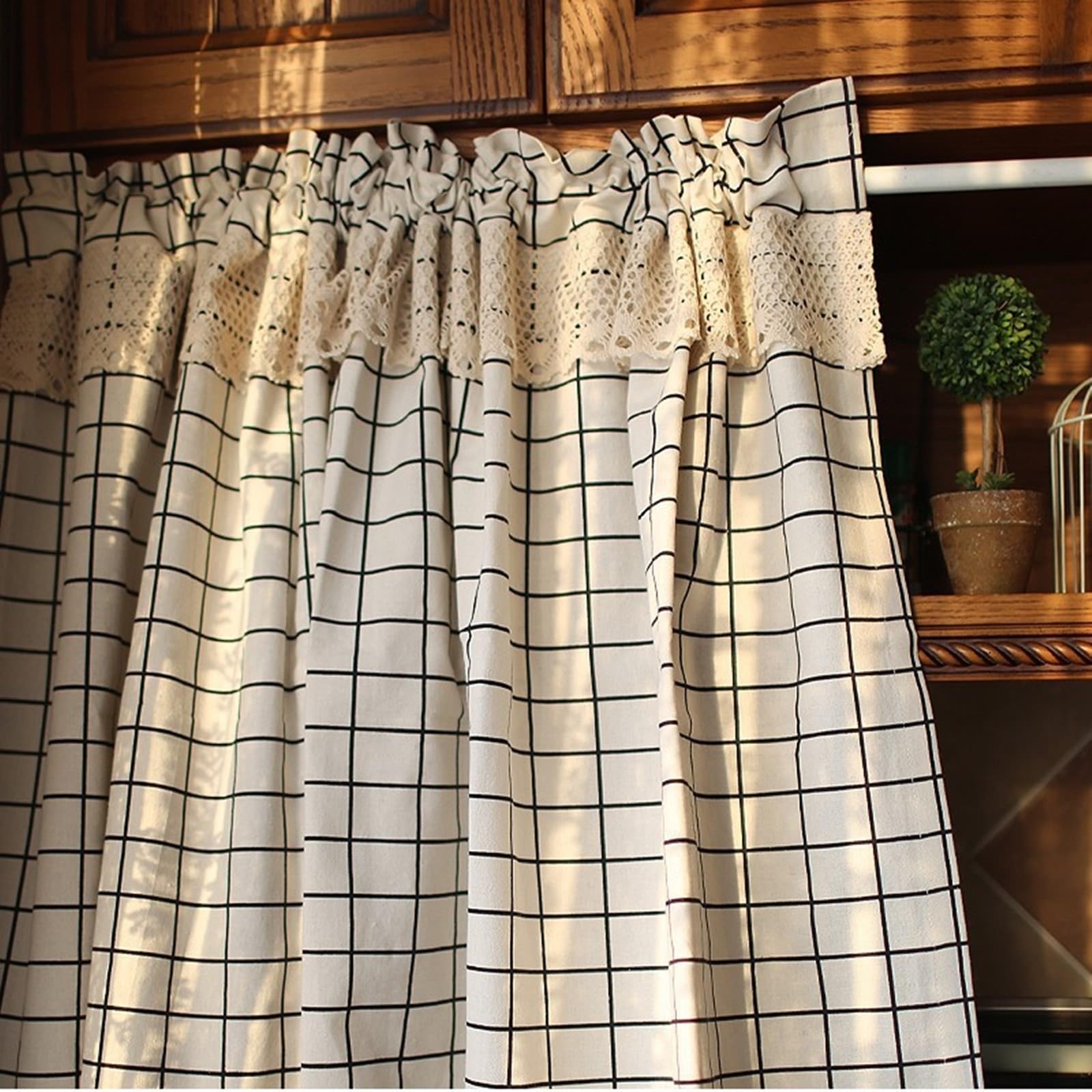 Rideaux cuisine brise bise en coton avec dentelle et motif carreaux noirs