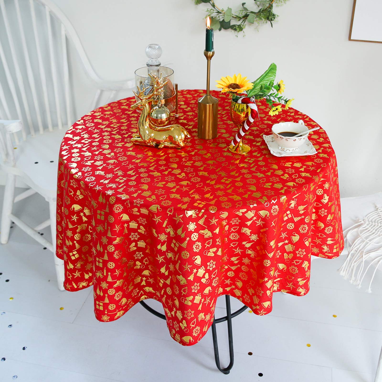Nappe de Noël ronde rouge et dorée pour table de fête en famille