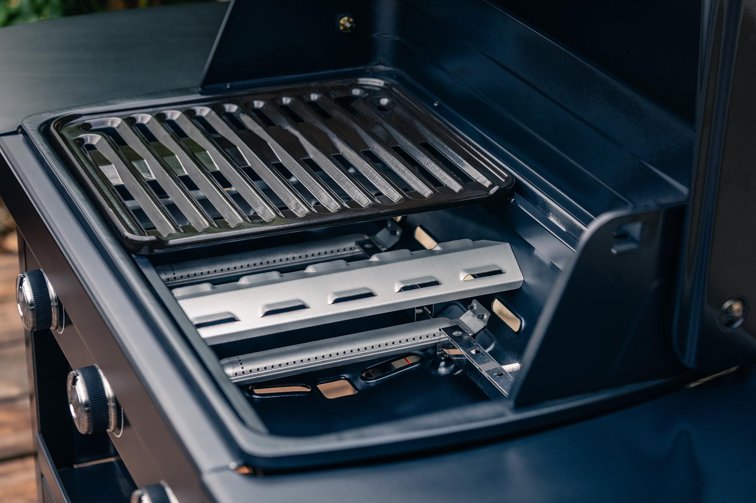 Campingaz Compact 3 L Barbacoa de gas | BBQ con 3 quemadores de acero aluminizado | tapa con termómetro | bandeja recogegrasas y 2 mesas laterales plegables | potencia de 7,5 kW