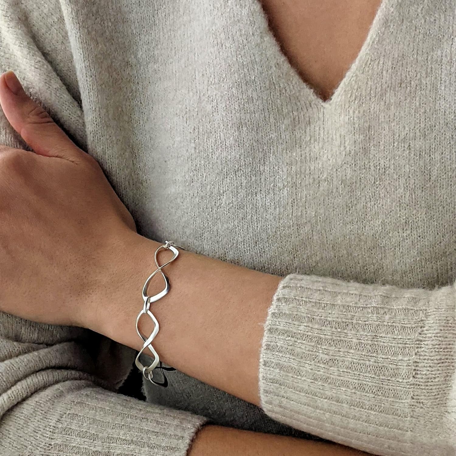 Silverly Twisted Infinity Symbol Wide Chain Bracelet for Women in 925 Sterling Silver – Figure 8 Link Bracelet With Toggle Clasp – Modern Sleek T‑Bar Bracelets – Symbolic Jewelry Gift