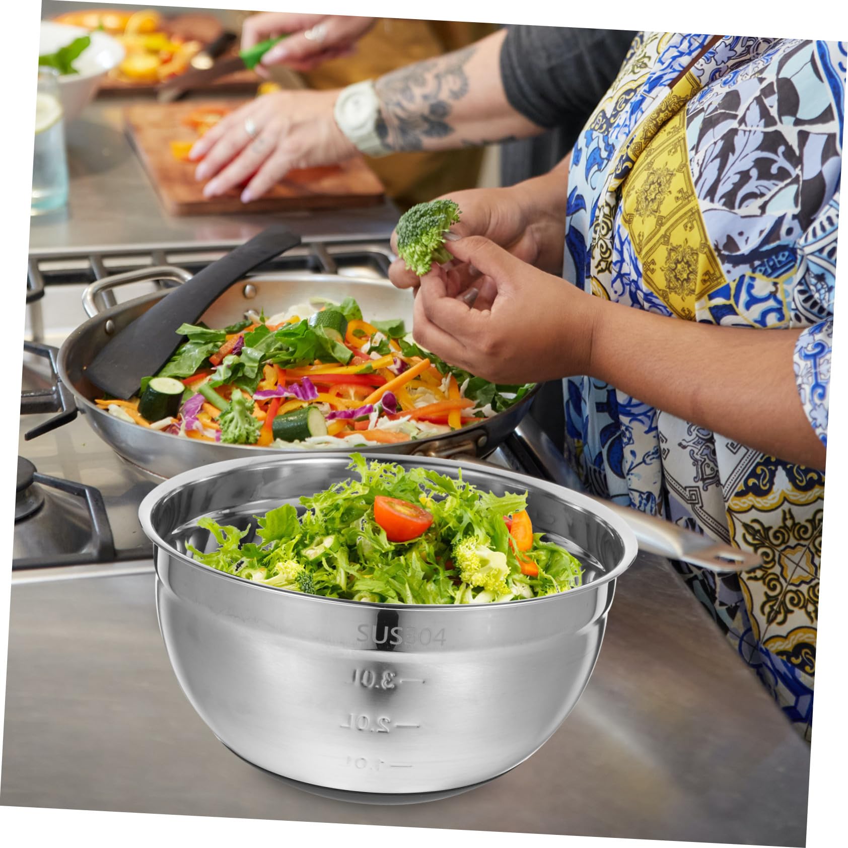 STOBAZA Rührschüssel mit Deckel aus Edelstahl mit Silikonboden 1 Stück | Silber, Rutschfest, für Restaurant und Buffet, zum Eieraufschlagen und Teigmixen