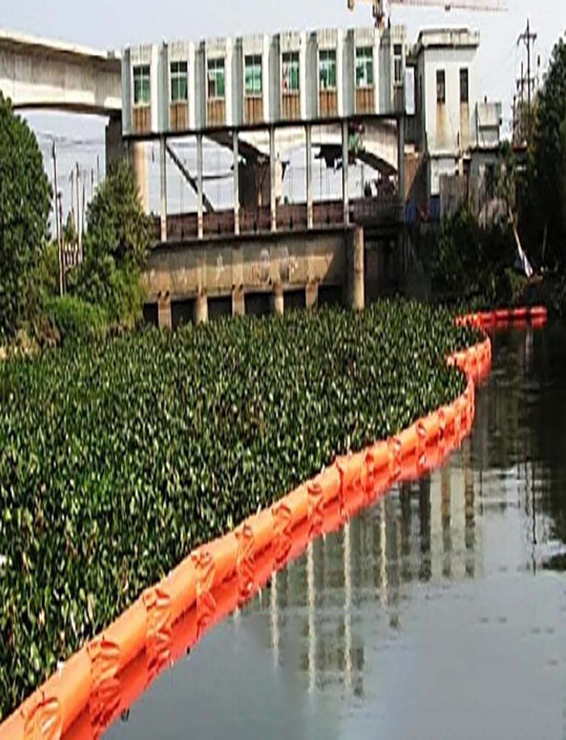 Floating Oil Spill Barrier Lightweight & Durable Fast Water Pollution Prevention Effective for Oil Spill Control Eco-Friendly Solution for Clean Water Protection
