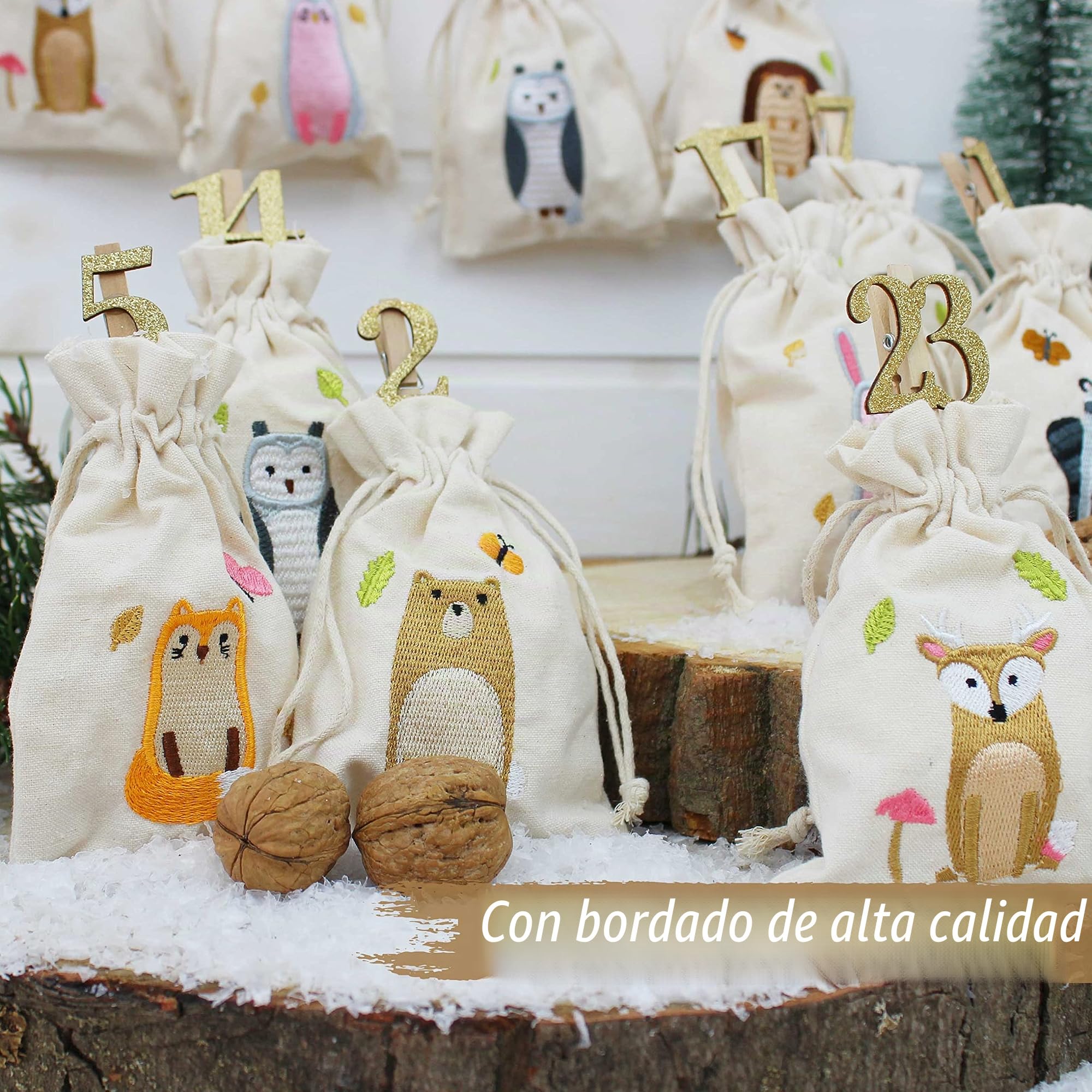 Papierdrachen 24 Bolsas de Tela para Calendario de adviento para Rellenar - con números de Madera Dorados - para Decorar Usted Mismo - Set de Animales del Bosque Bordados no 27