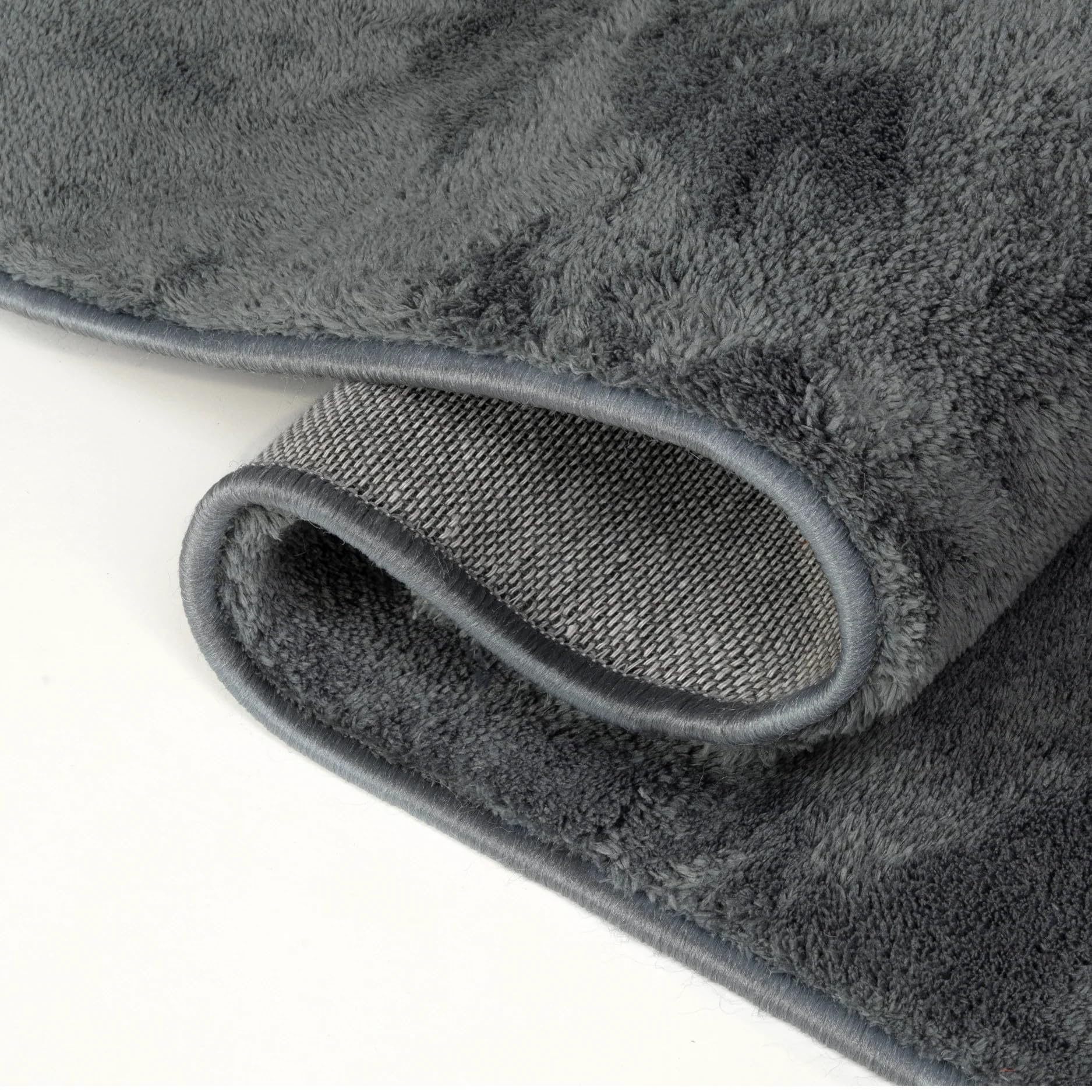 Dywan 160 x 120 cm czarny Plush - sztuczne futro z krótkim włosiem - miękki do salonu, sypialni i pokoju dziecięcego