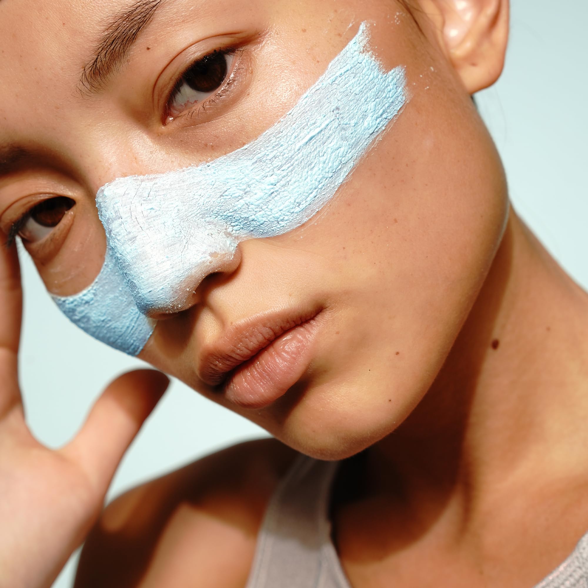 FRÉ Exfoliating Acne Face Mask – Clarifying & exfoliating mask, Formulated with kaolin clay, Dead Sea Salt, & lactic and salicylic acids, Smoothes skin texture in minutes