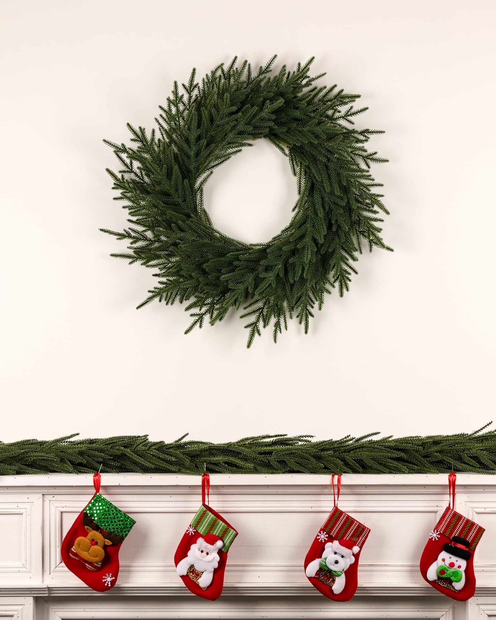Corona de Navidad de 25 pulgadas para puerta delantera, ramas de pino artificial de tacto real, decoración de pared interior