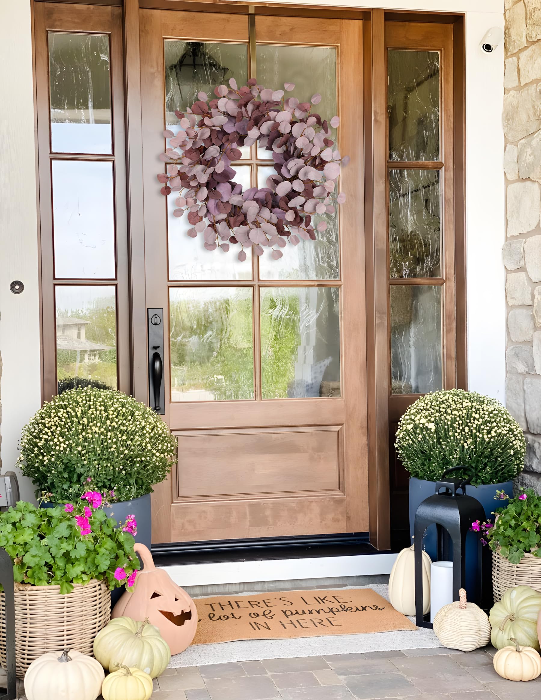 Künstlicher Eukalyptuskranz Ø 61 cm – Türkranz mit Grapevine-Basis, Dekokranz in Bordeaux – Kunstkranz für Haustür, Wanddeko, Fenster & Herbst Frühling Dekoration