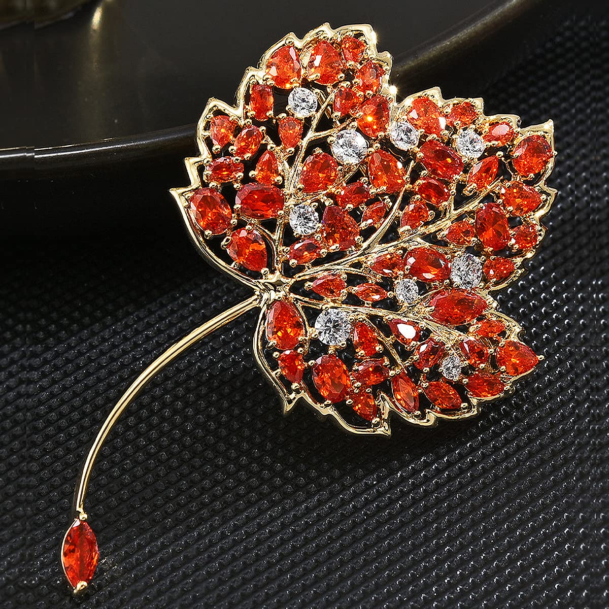Broche con Forma de Hoja de Arce para Mujer, joyería de Moda otoñal, circonita Naranja y roja Hueca.
