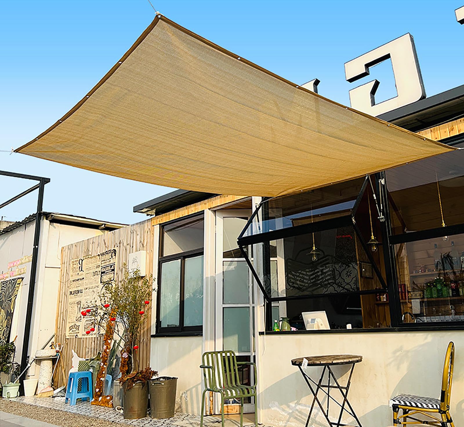 Filet d'ombrage facile à installer pour abriter votre terrasse