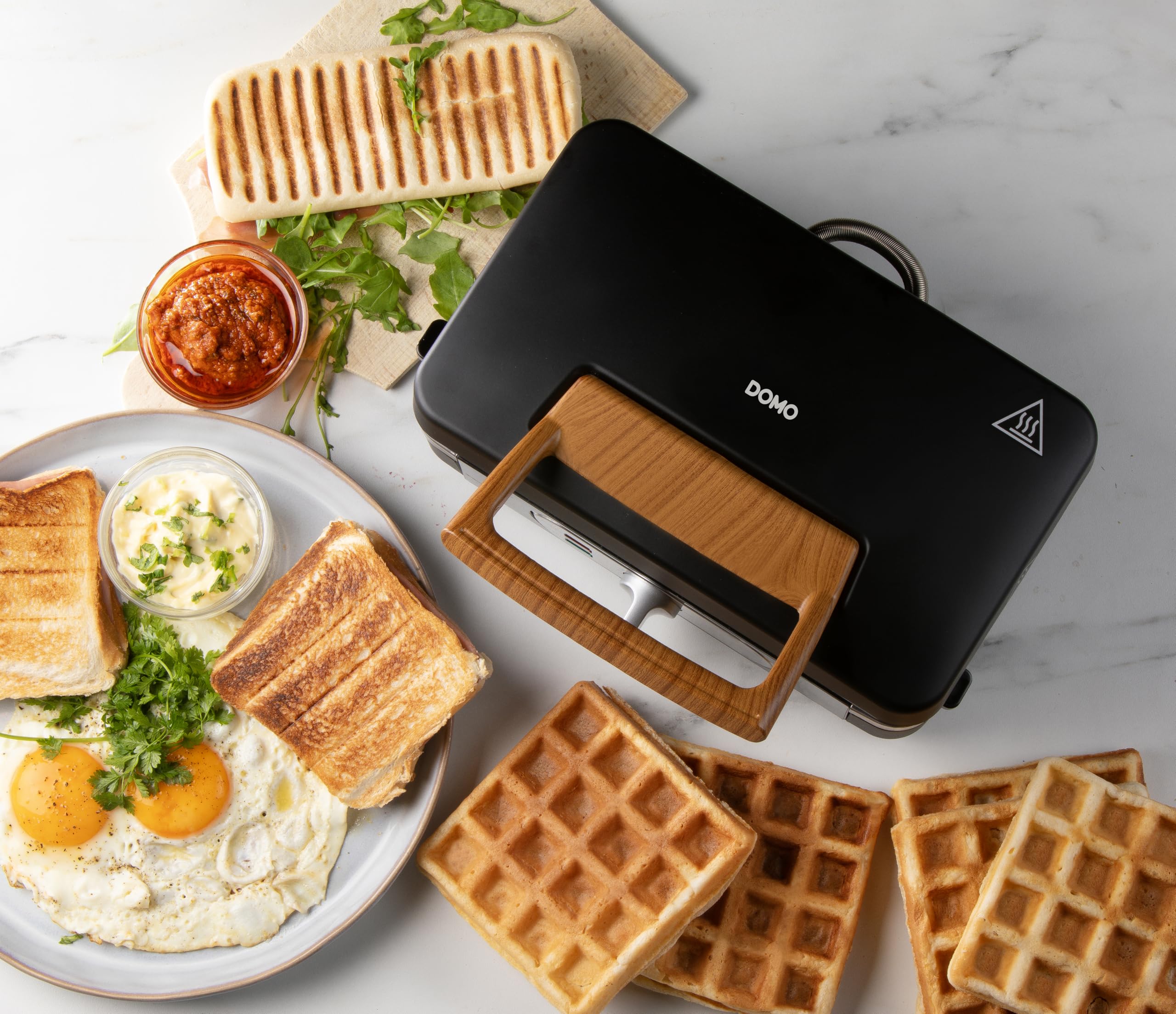 DOMO DO9278C Multifunktionsgerät 3-in-1 - Sandwichmaker - Waffeleisen - Kontaktgrill - 1100W - Mattes Design in Schwarz mit Holzgriff
