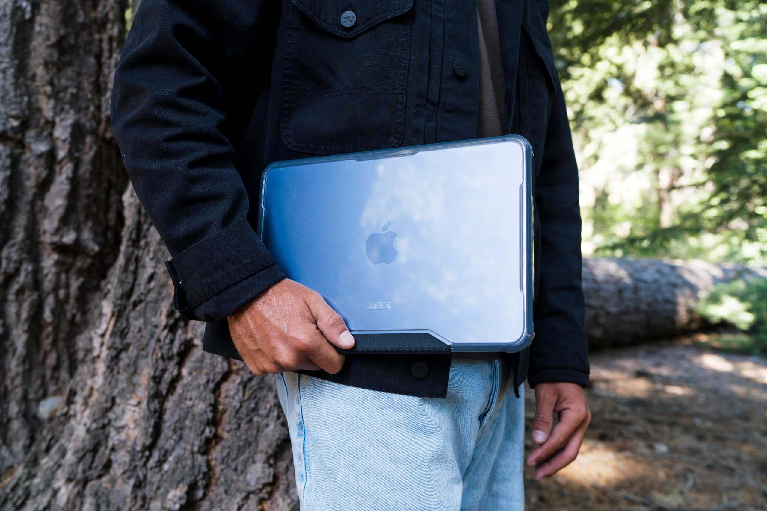 URBAN ARMOR GEAR Plyo Custodia per Apple MacBook Neo - Ice (trasparente) | Tutte le porte sono accessibili | Resistente alle cadute secondo gli standard militari statunitensi