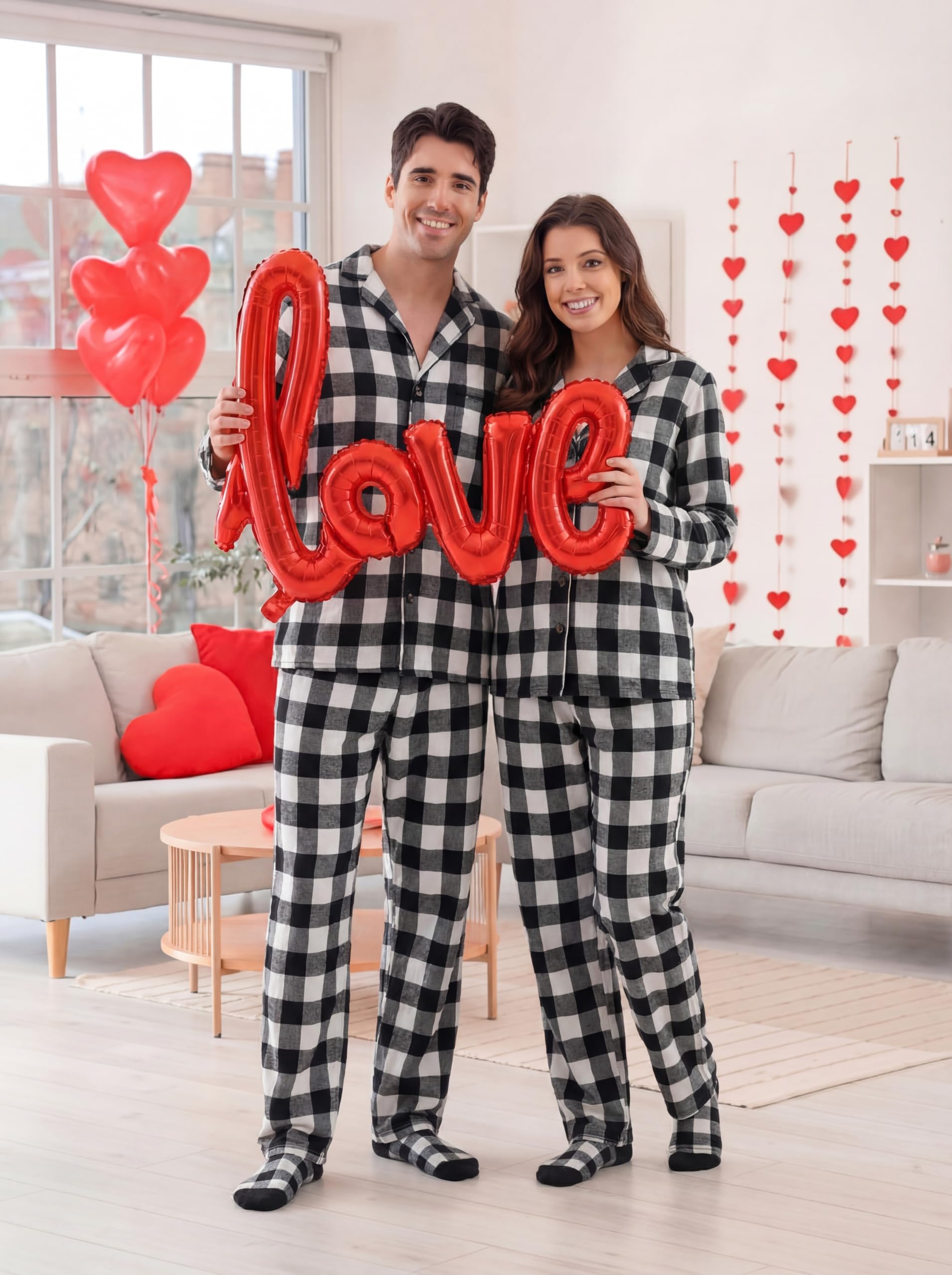 Liitrsh Conjunto de pijamas de Navidad a juego para parejas con calcetines, pijamas familiares a cuadros de manga larga con botones, ropa de descanso cálida
