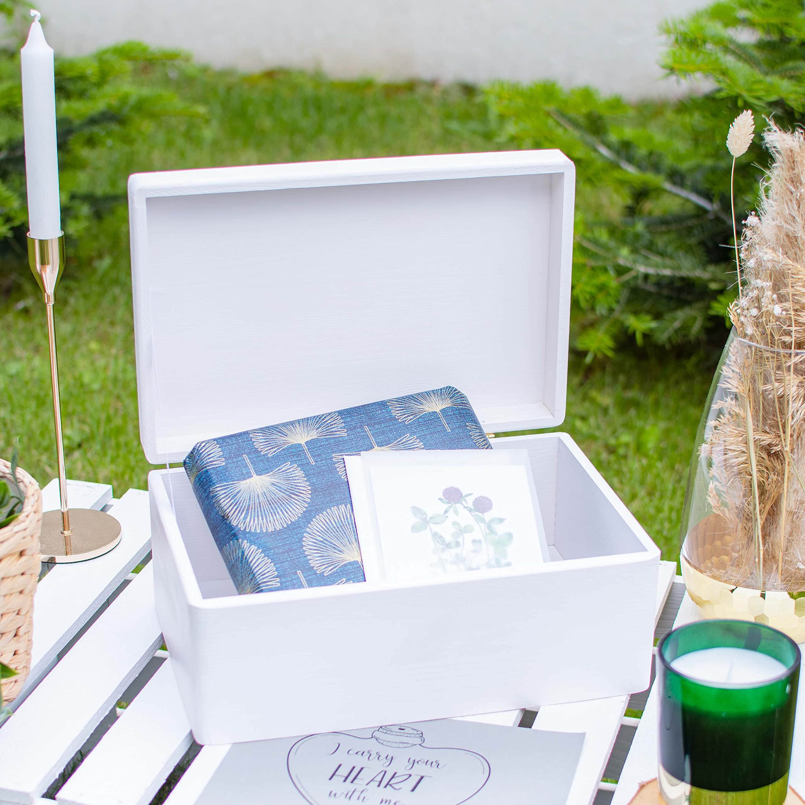 LAUBLUST Boîte à souvenirs de mariage personnalisée | Caisse en bois de rangement avec couvercle gravé - Moitiés | Cadeau pour les mariés - FSC® (Blanc sans fermeture, env. 30 x 20 x 14 cm | M)