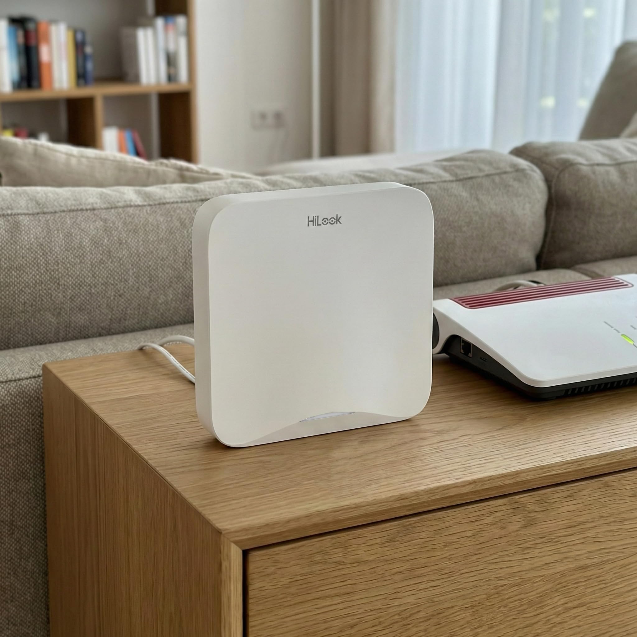HiLook by HIKVISION Funk-Alarmanlage 6-teiliges Set | Kabelloses Alarmsystem mit Zentrale, PIR Bewegungsmelder, Tür-/Fensterkontakt, Innensirene & Fernbedienung | App-Steuerung WLAN