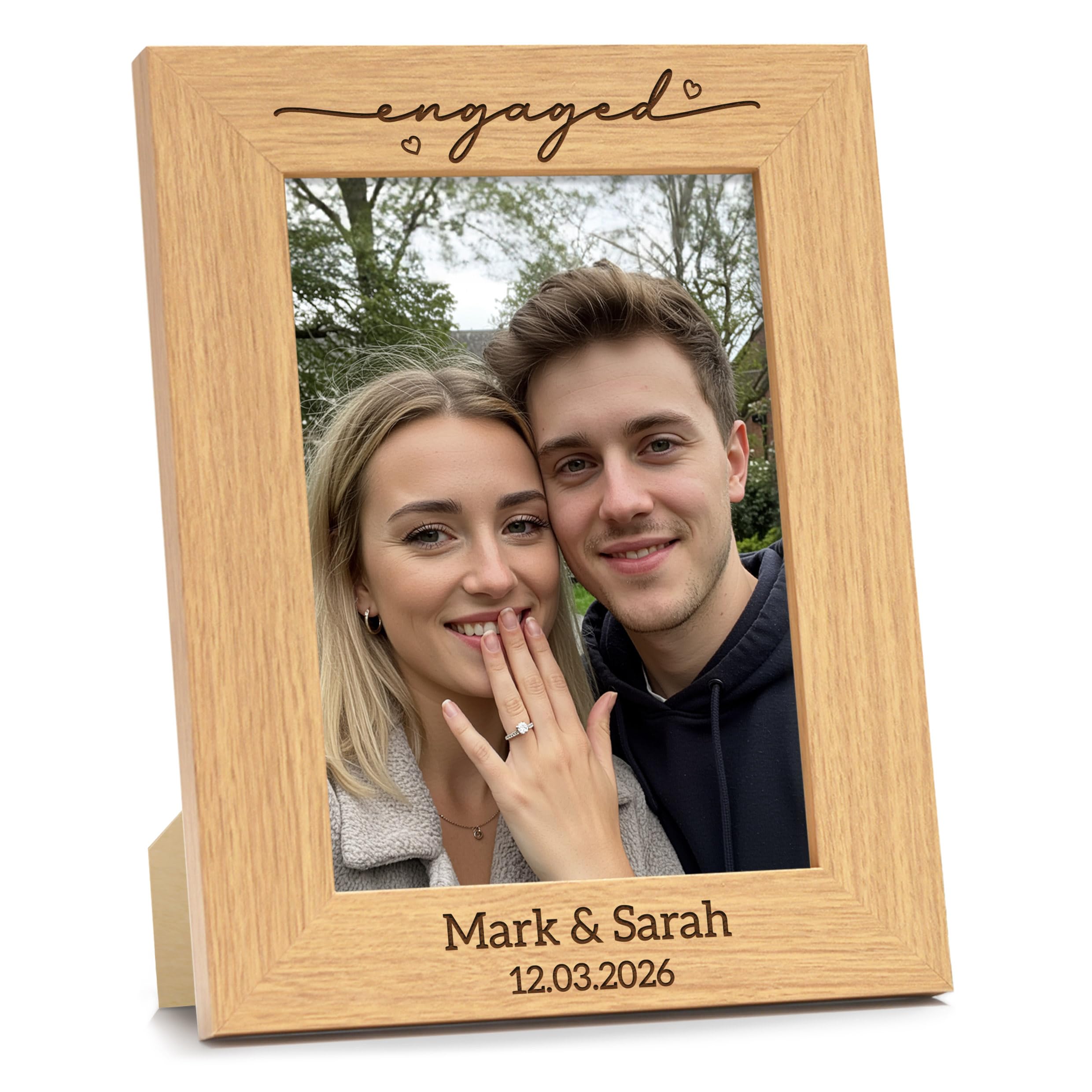Beecreative Personalised Engagement Photo Frame - 6x4 7x5 Engraved Wooden Picture Frame - Custom Engaged Gifts For Couple