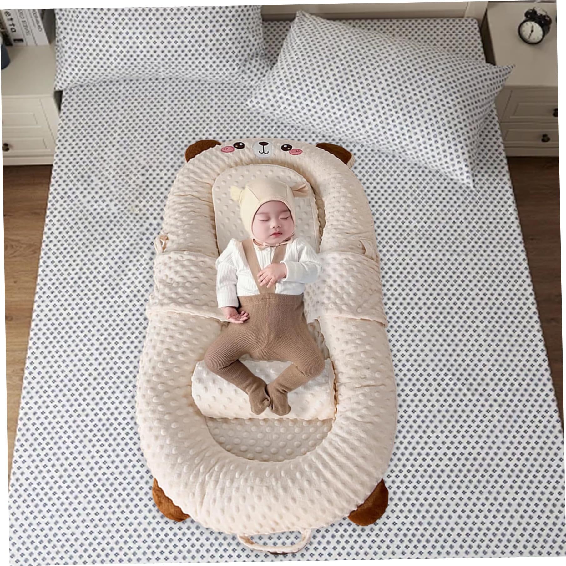 Chaise longue portable pour bébé, douce et confortable, oreiller réversible avec mains réconfortantes, nid de câlin amovible pliable avec poignée pour nouveau-né