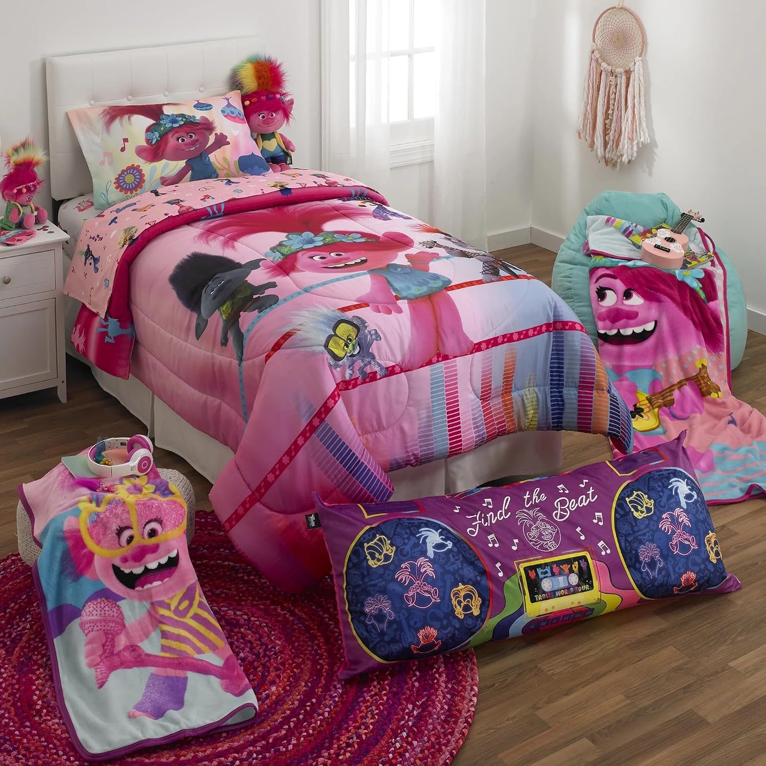 Franco Manufacturing Trolls World Tour 62" X 90" Plush Blanket