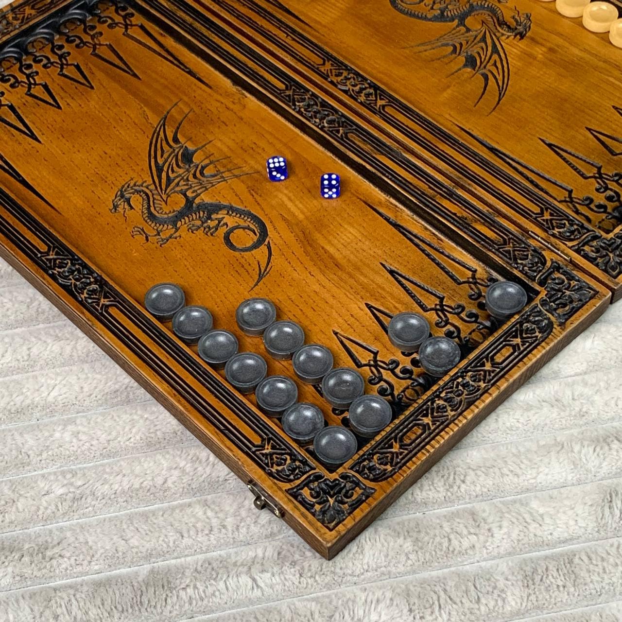 Juego de backgammon de madera de lujo hecho a mano – Tabla de tilo premium de 45,72 cm con azulejos de resina y dados, tablero de juego personalizado – Juego elegante para adultos coleccionistas