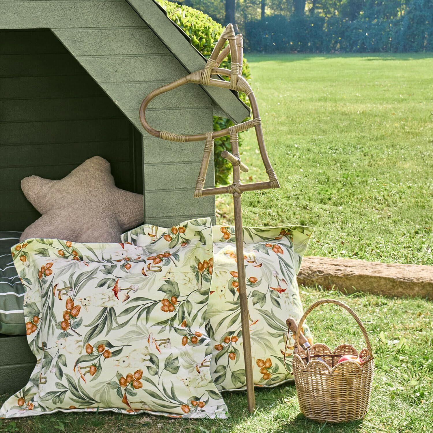 Loberon Steckenpferd Snokki - Natürlicher Look - Leicht & Dennoch Stabil -Passt in Jede Spielecke - Kinderzimmer - Spielaccessoire - Rattan, braun