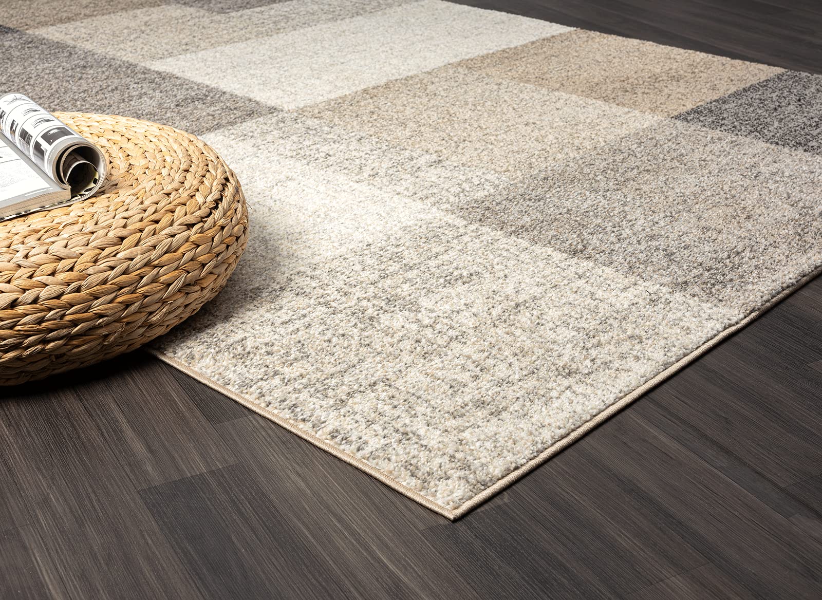 the carpet Pearl – Moderner Kurzflor Teppich, dichter Flor, geometrisches Muster, Konturenschnitt, Wohnzimmer & Schlafzimmer Teppich, Kariert, Beige, 200 x 280 cm