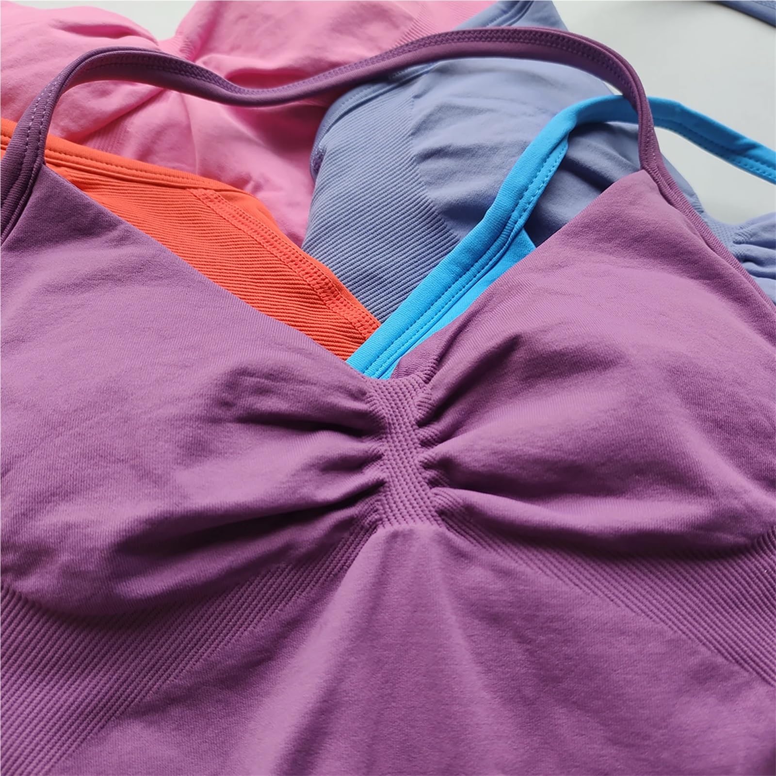 Maglietta da yoga Top da palestra con spalline, senza schienale, abbigliamento donna, reggiseno arricciato incorporato coppe rimovibili, canottiere yoga per donne