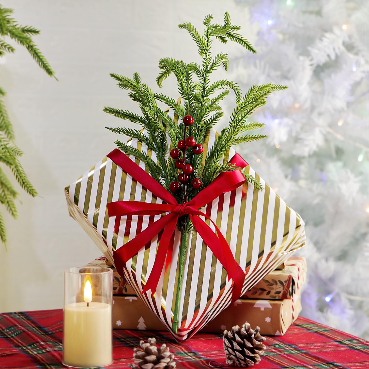 Norfolk Tannenzweige, rote Beerenstiele, 43,2 cm, künstliche Weihnachtsgrünspieße, künstliche Tannennadeln mit Stechpalmenbeeren für Weihnachtsbaumfüller, Dekorationen, Festival, Urlaub, Vase,