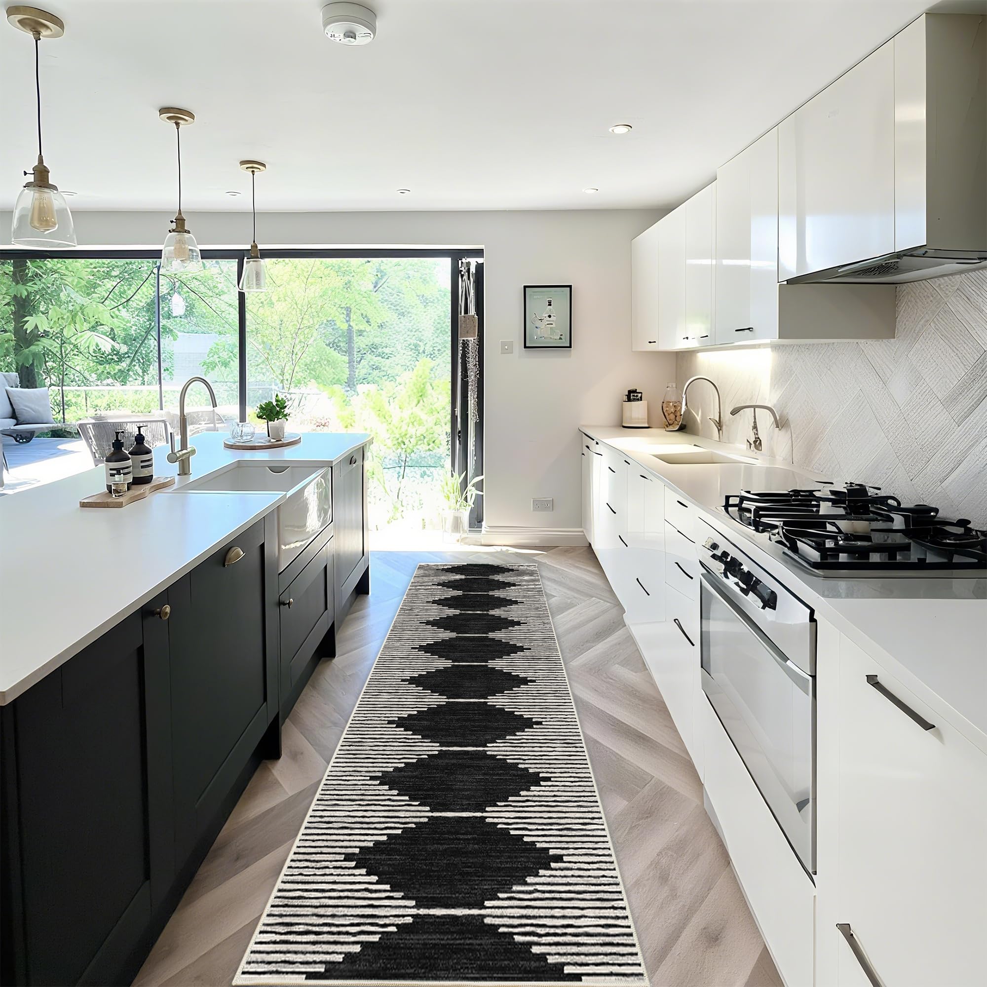 HelloTree Hallway Runner Rug，2.6x10 Moroccan Modern Stripe Carpet Washable Machine Bathroom Runner Bohemian Design Modern Soft Non Slip Indoor Rug for