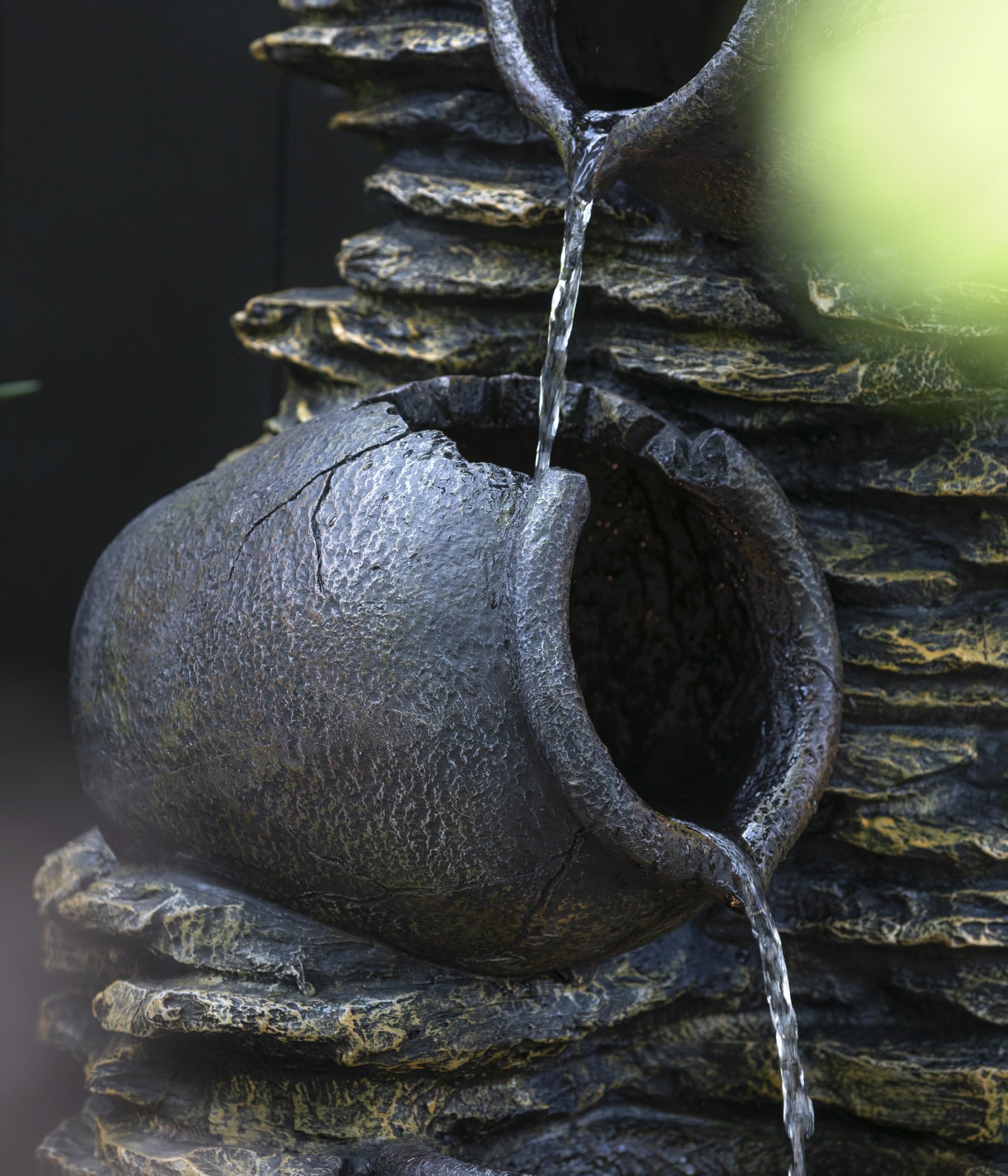 Dehner Gartenbrunnen Krüge, Outdoor-Brunnen, mit LED-Beleuchtung, solarfähig, ca. 60x46x118 cm, Polyresin, dunkelbraun/ gold